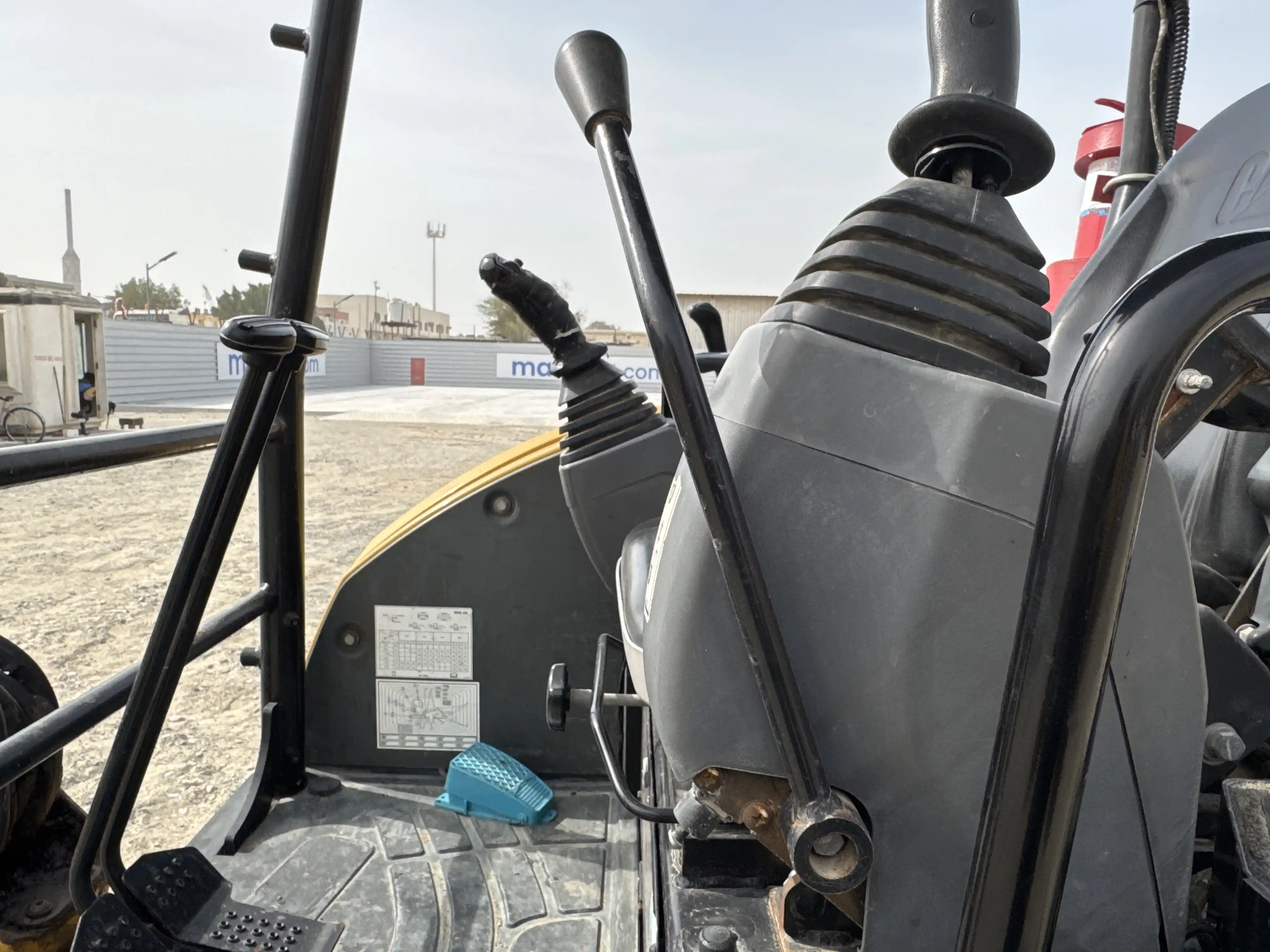 MNX-004-Cat-303E-mini-excavator-inspection-safety-hydraulic-safety-lock-3
