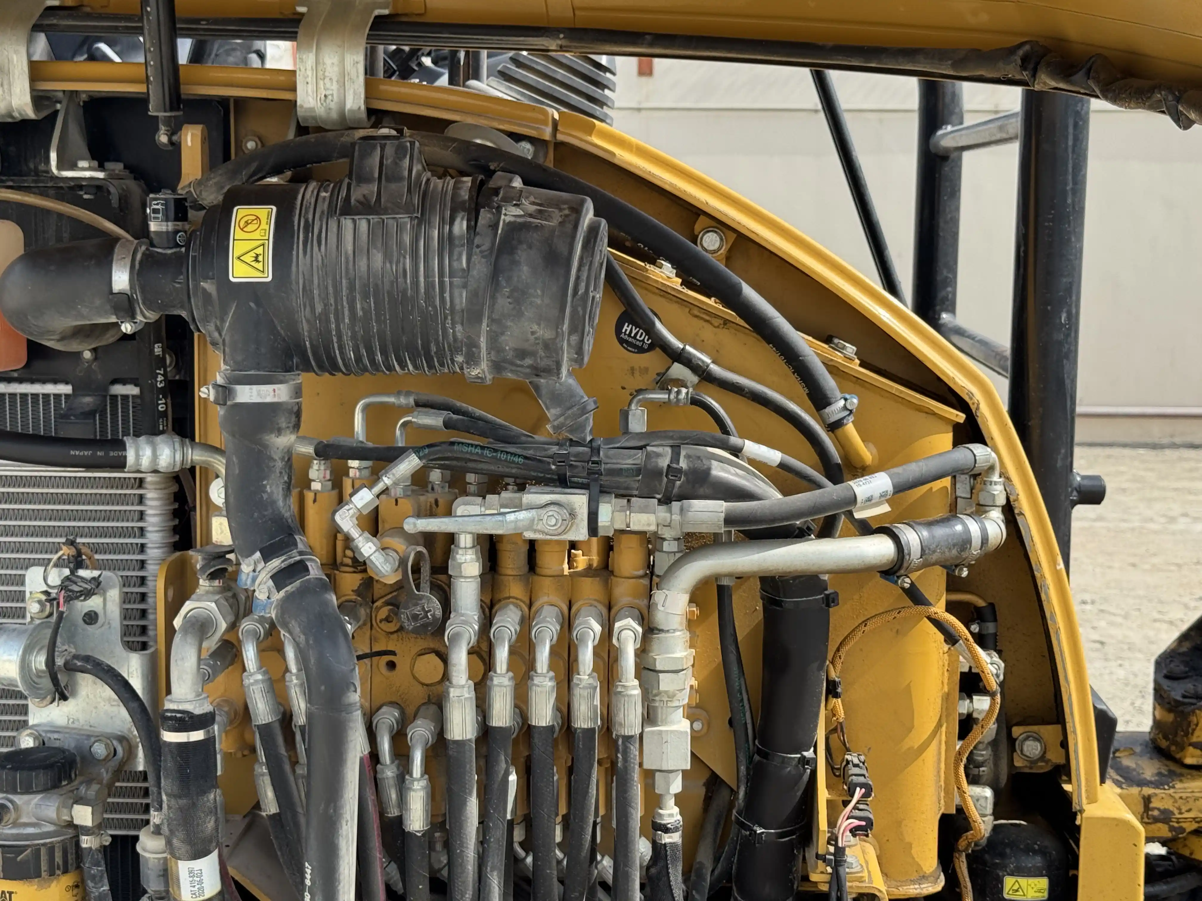 MNX-004-Cat-303E-mini-excavator-inspection-hydraulics-hydraulic-tank-1