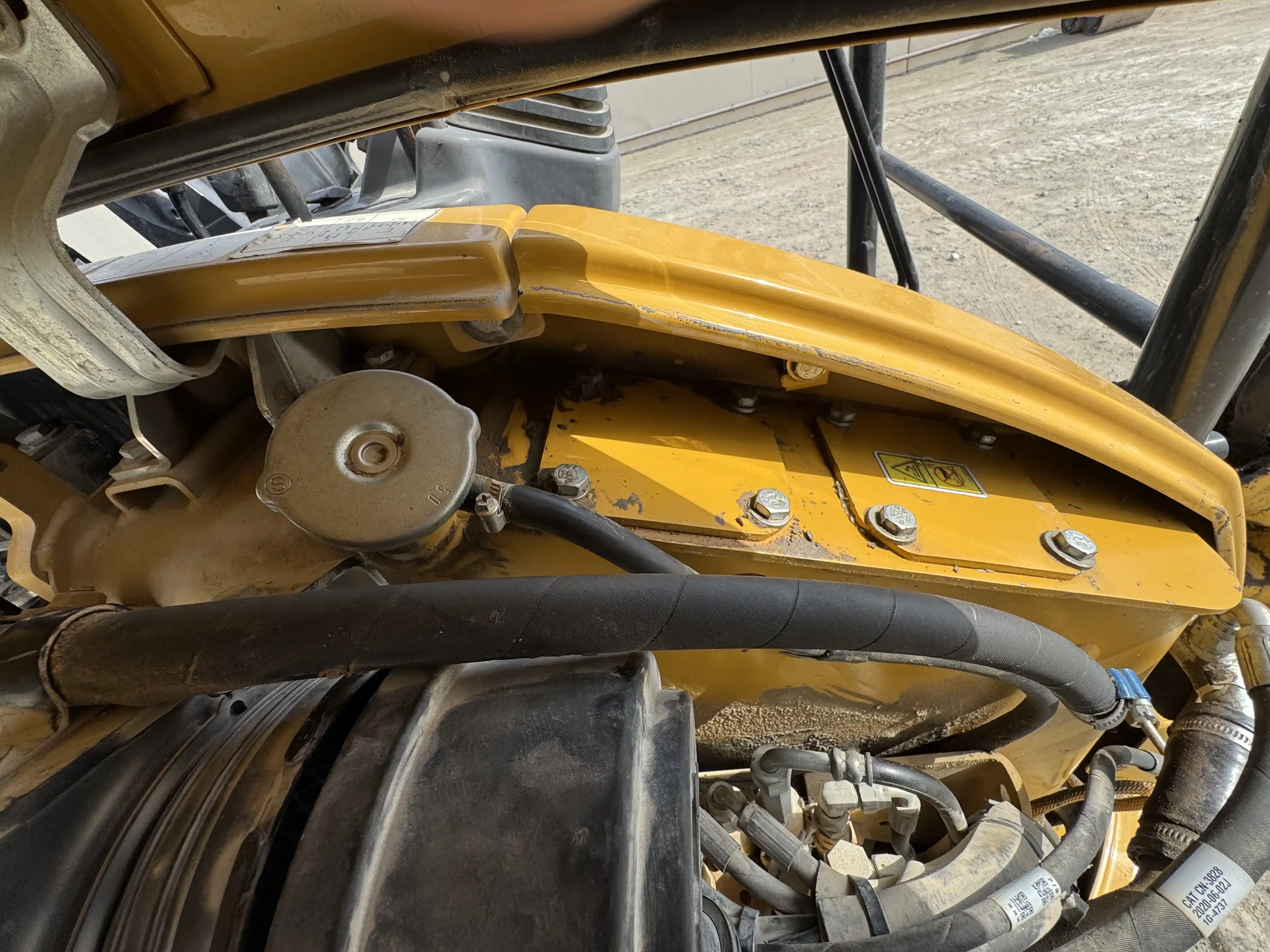 MNX-004-Cat-303E-mini-excavator-inspection-hydraulics-hydraulic-tank-2