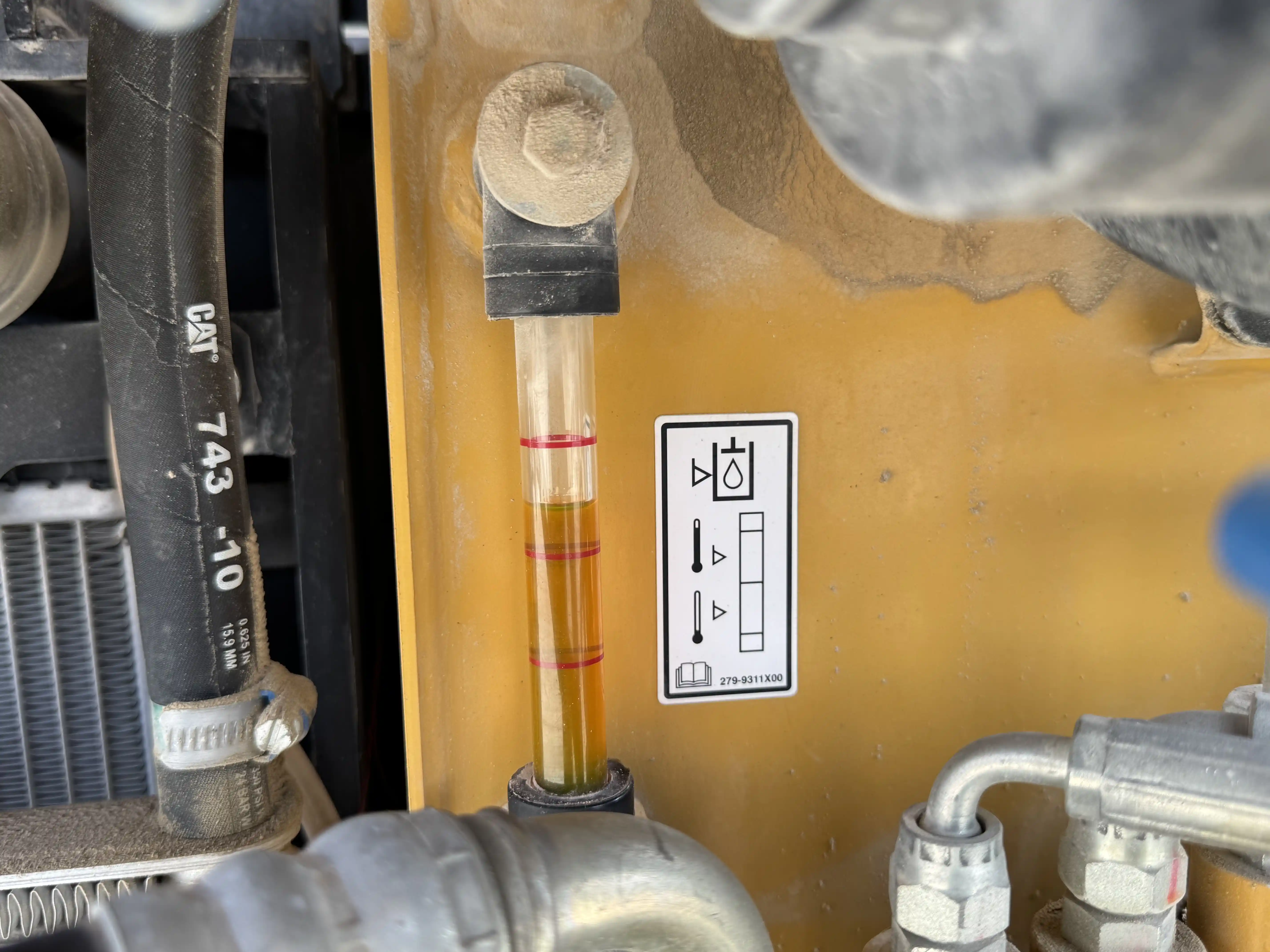 MNX-004-Cat-303E-mini-excavator-inspection-hydraulics-hydraulic-tank-3