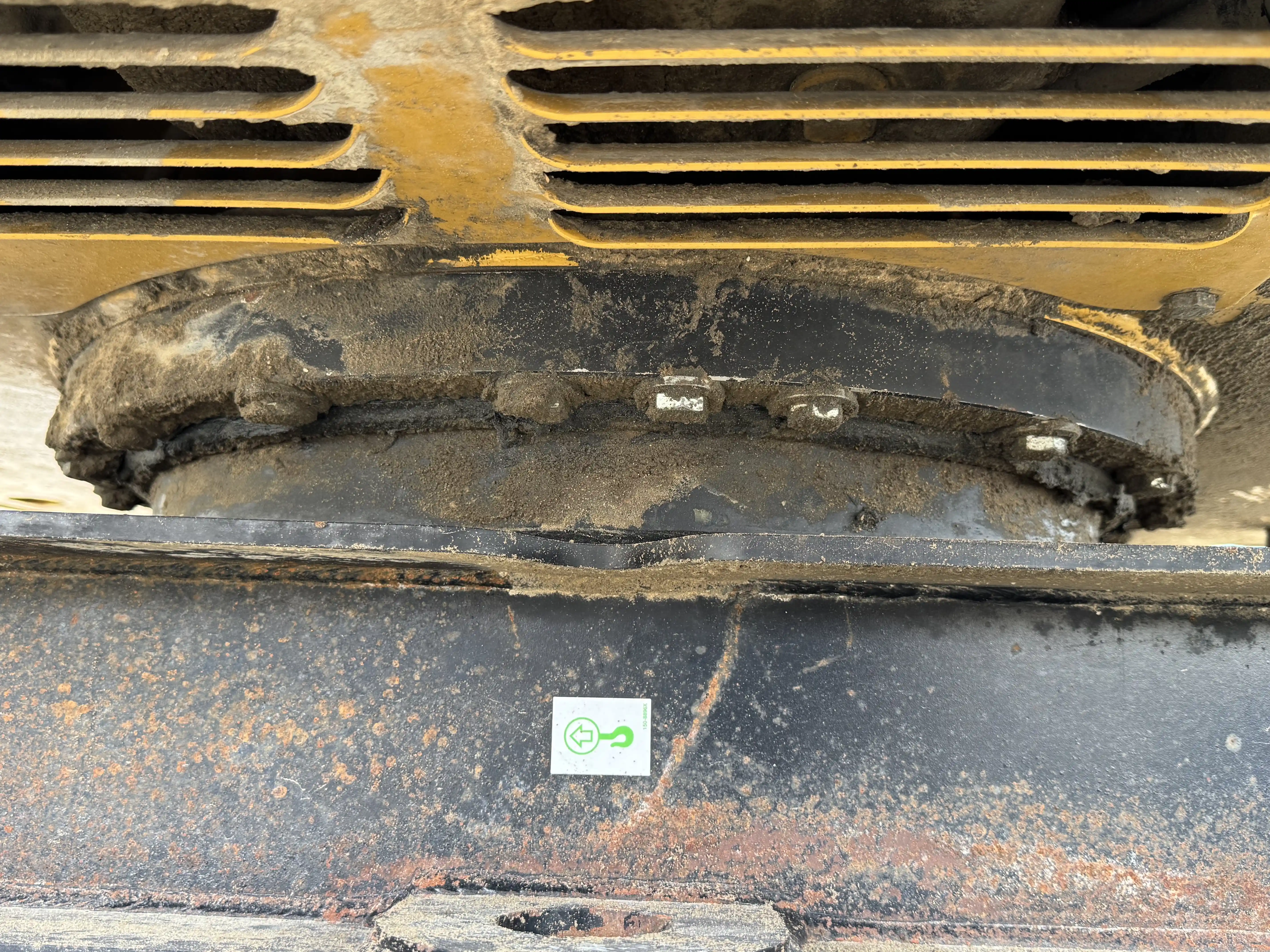 MNX-004-Cat-303E-mini-excavator-inspection-hydraulics-turntable-slewing-assembly