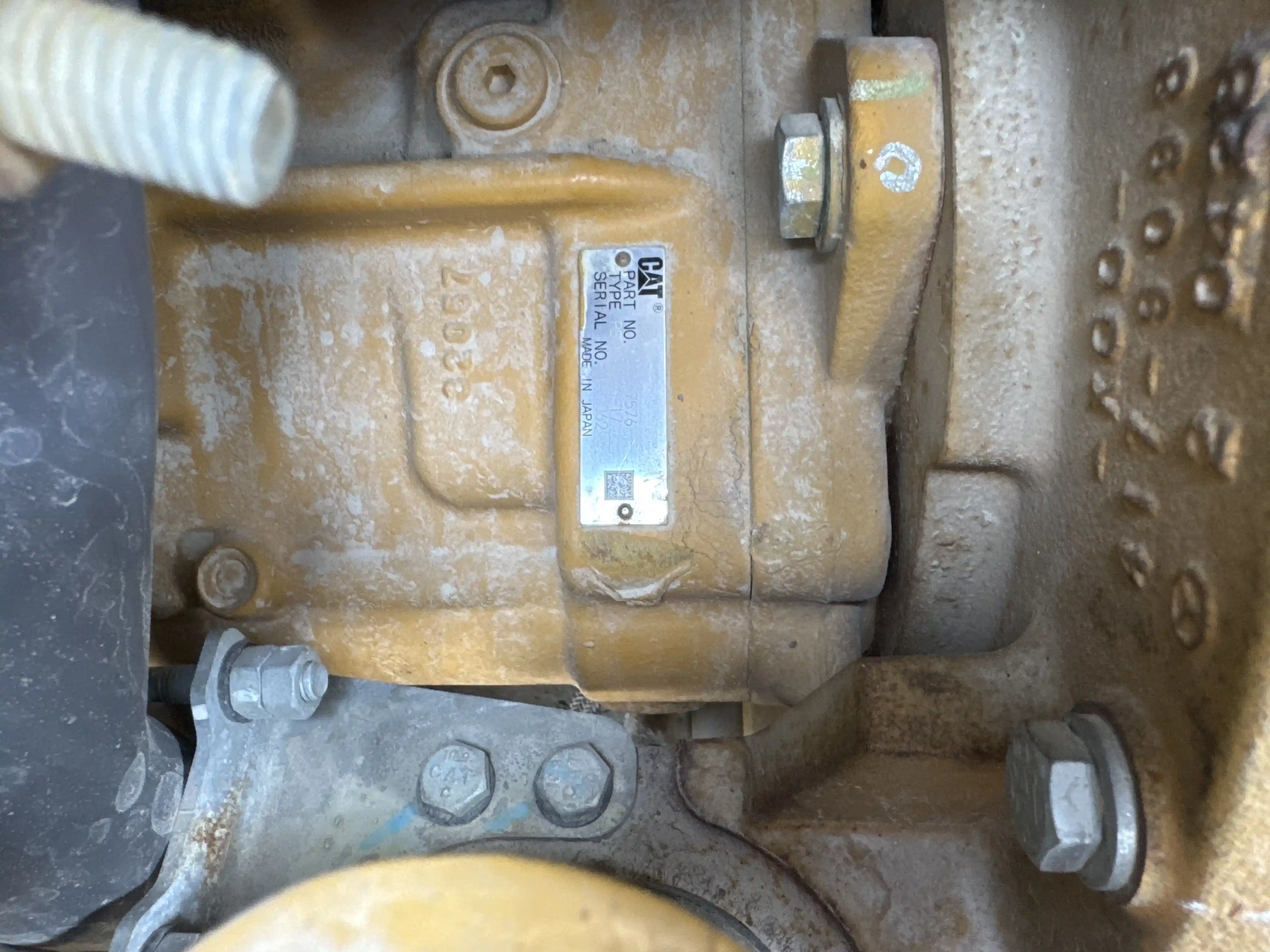 MNX-004-Cat-303E-mini-excavator-inspection-hydraulics-hydraulic-pump-2