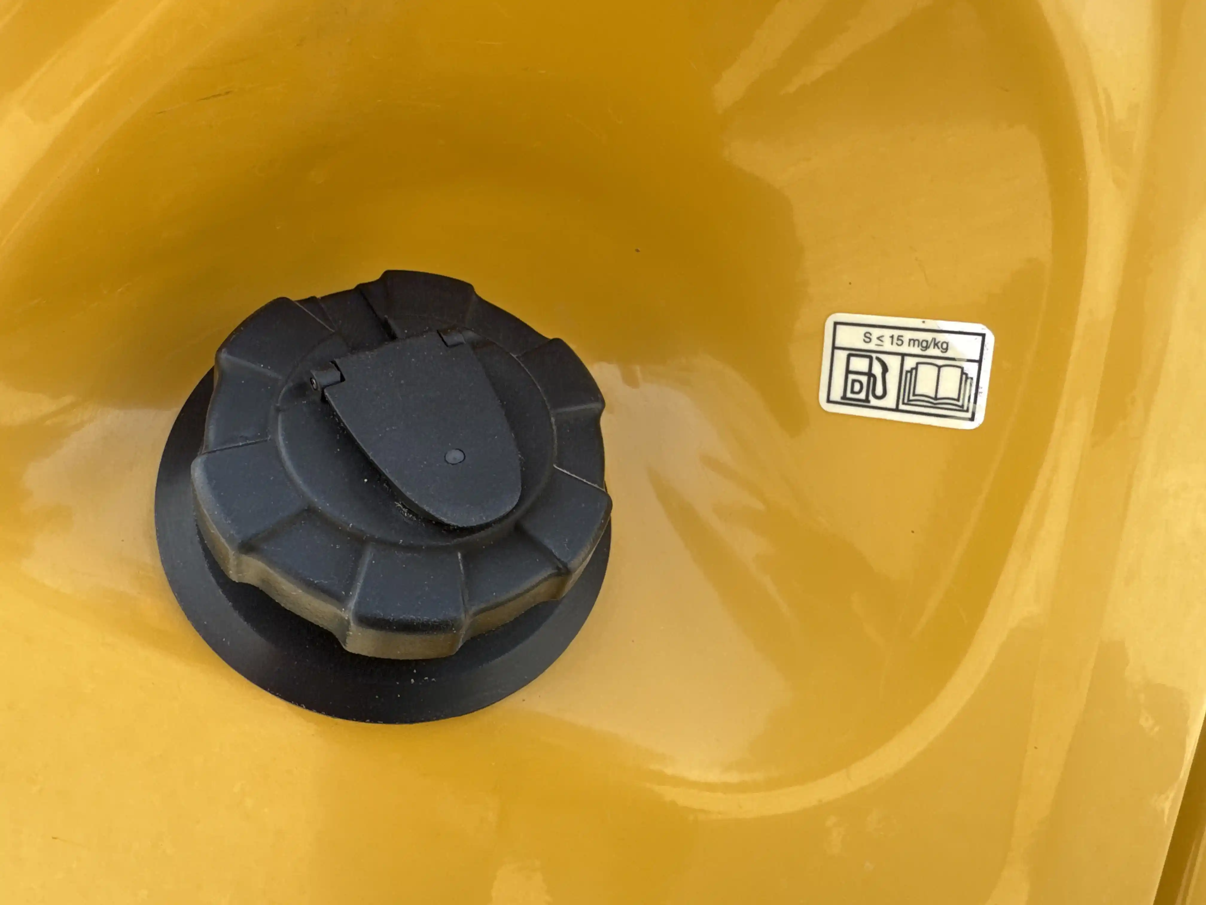 MNX-004-Cat-303E-mini-excavator-inspection-engine-fuel-tank-1
