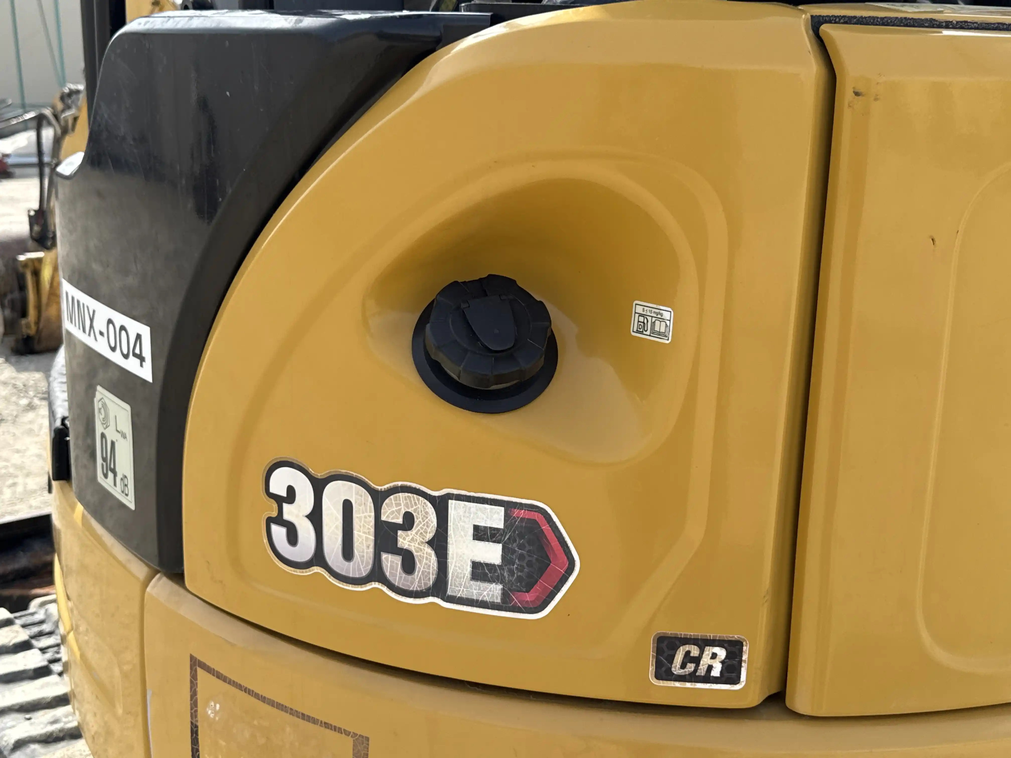 MNX-004-Cat-303E-mini-excavator-inspection-engine-fuel-tank-2
