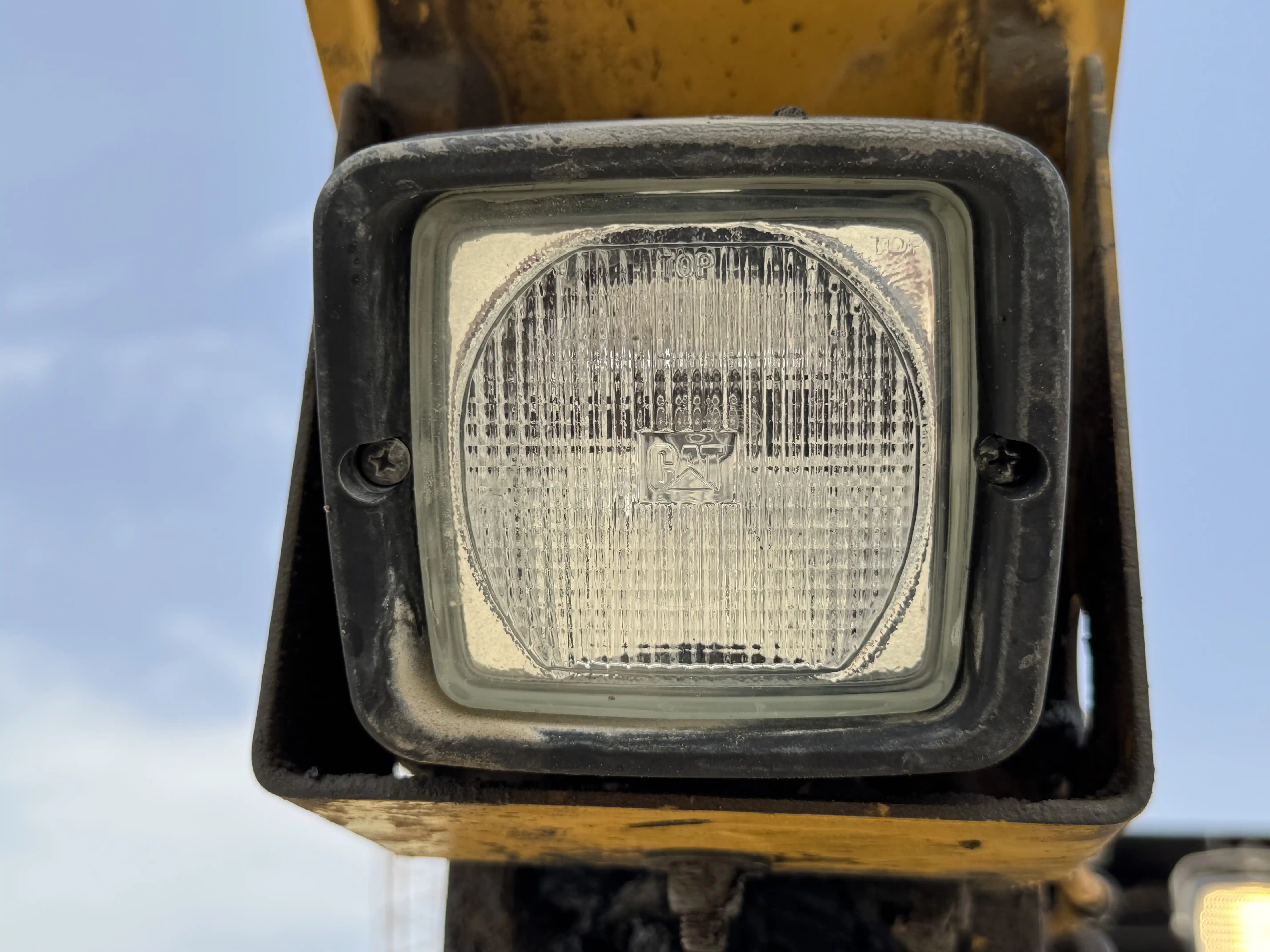 MNX-004-Cat-303E-mini-excavator-inspection-electronics-lights-and-signals-3