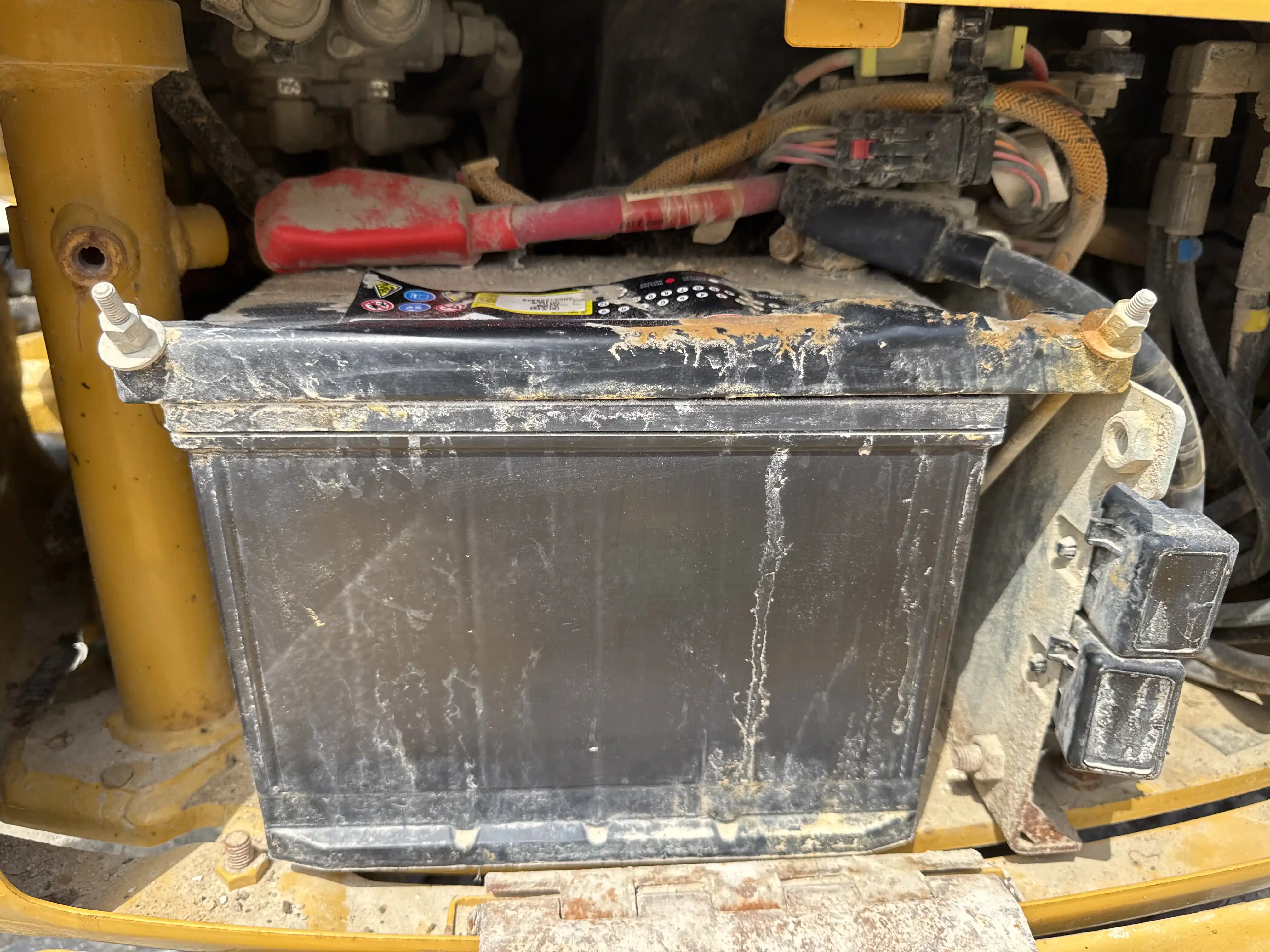 MNX-004-Cat-303E-mini-excavator-inspection-electronics-battery-1