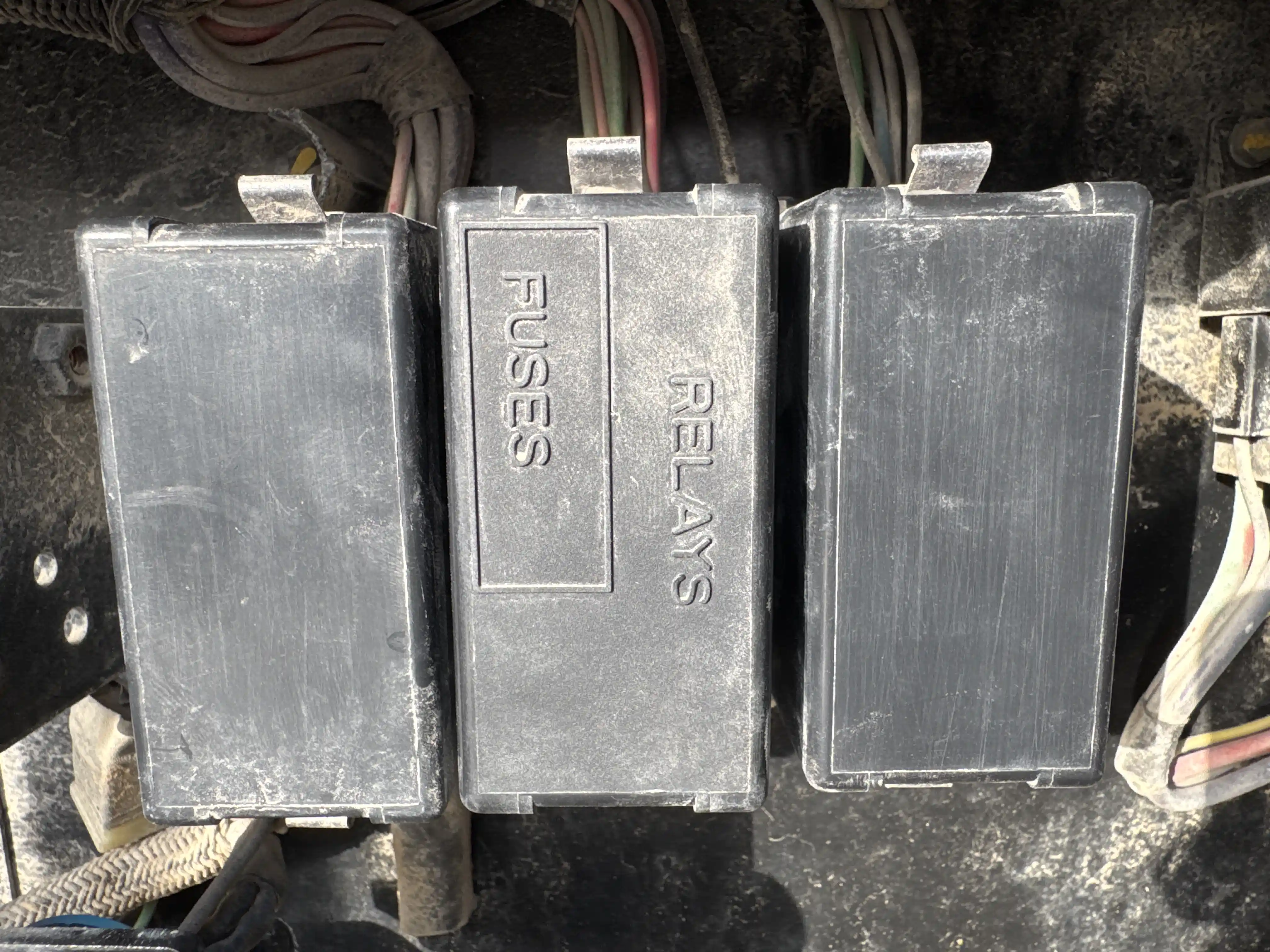 MNX-004-Cat-303E-mini-excavator-inspection-electronics-fuse-box-1