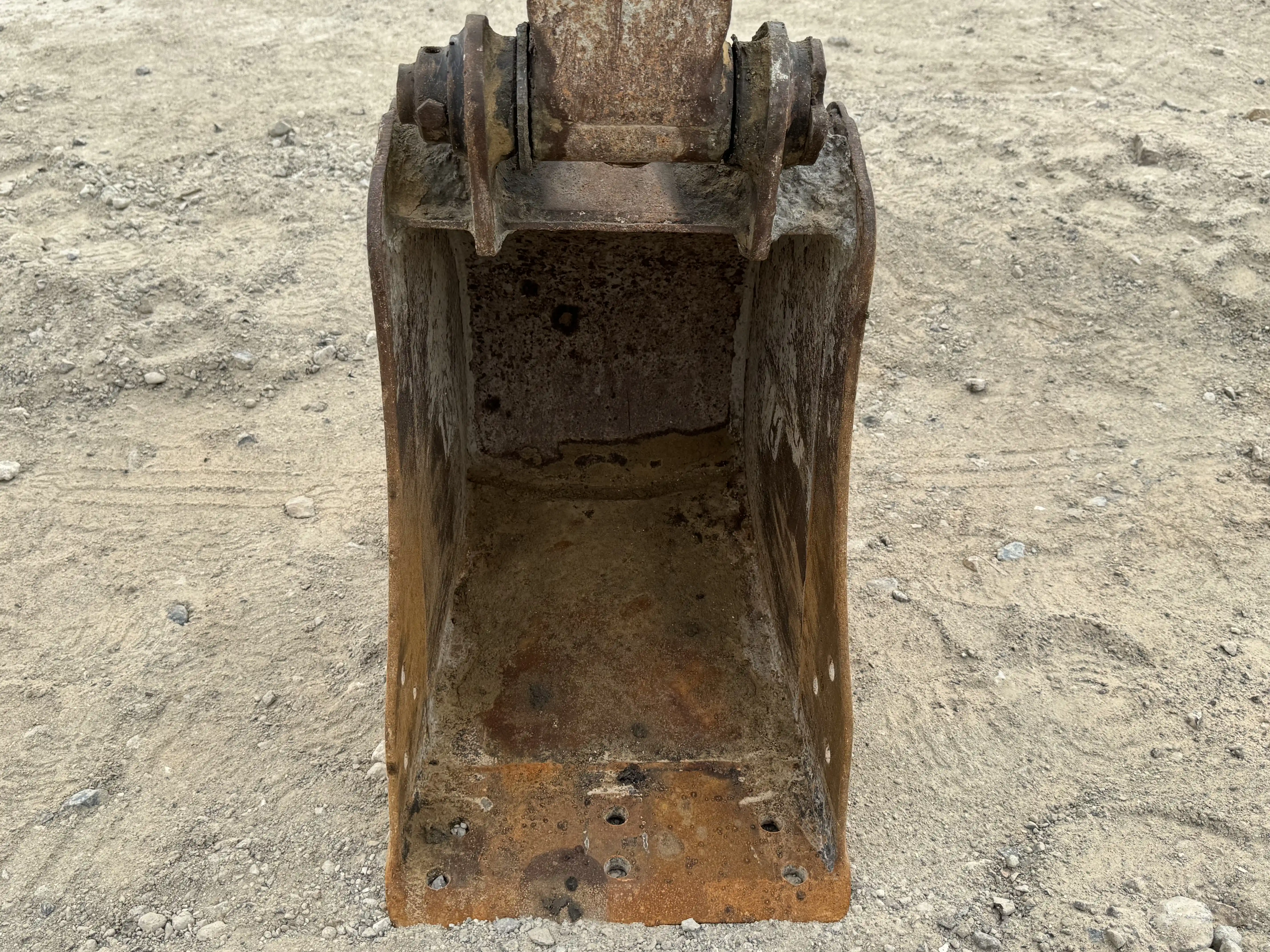 MNX-004-Cat-303E-mini-excavator-inspection-attachment-excavator-bucket-1