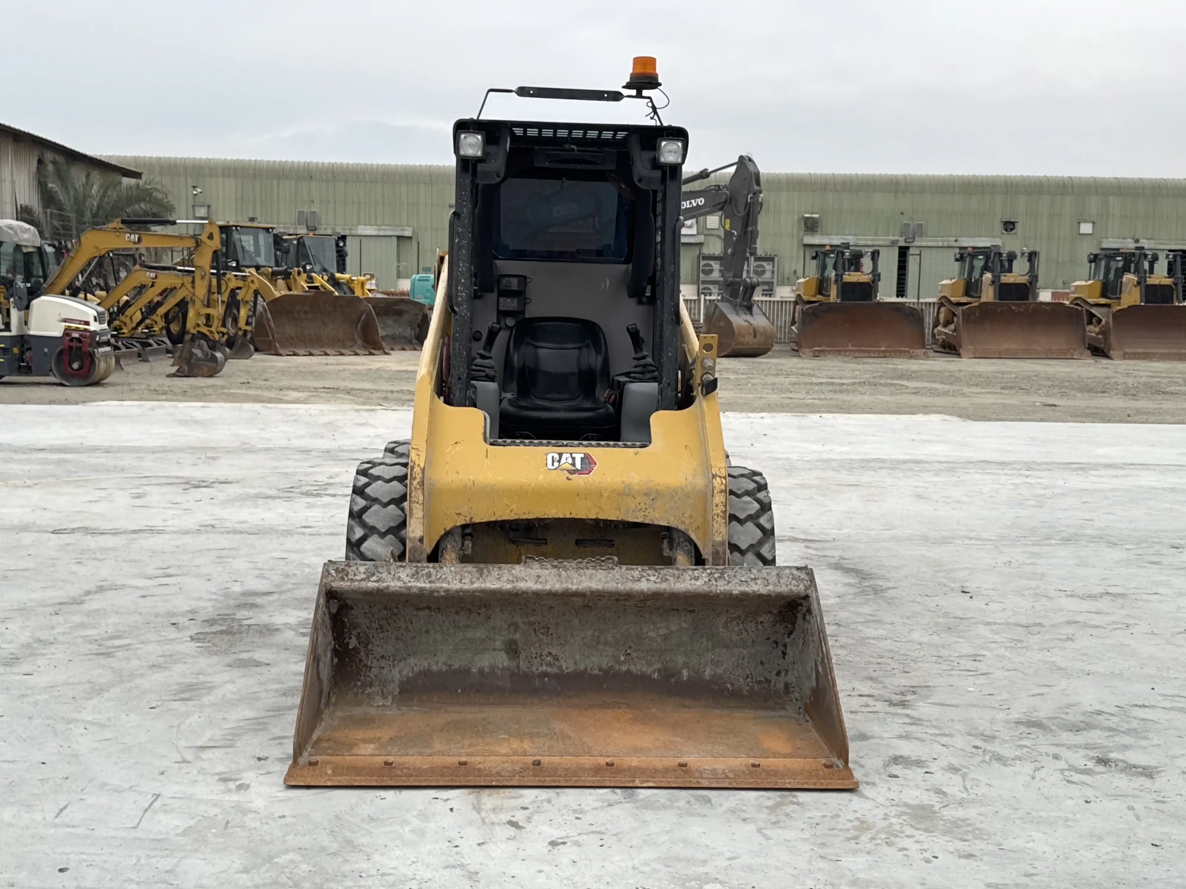 SSL-003-Cat-226B3-skid-steer-loader-inspection-structure-paint-2
