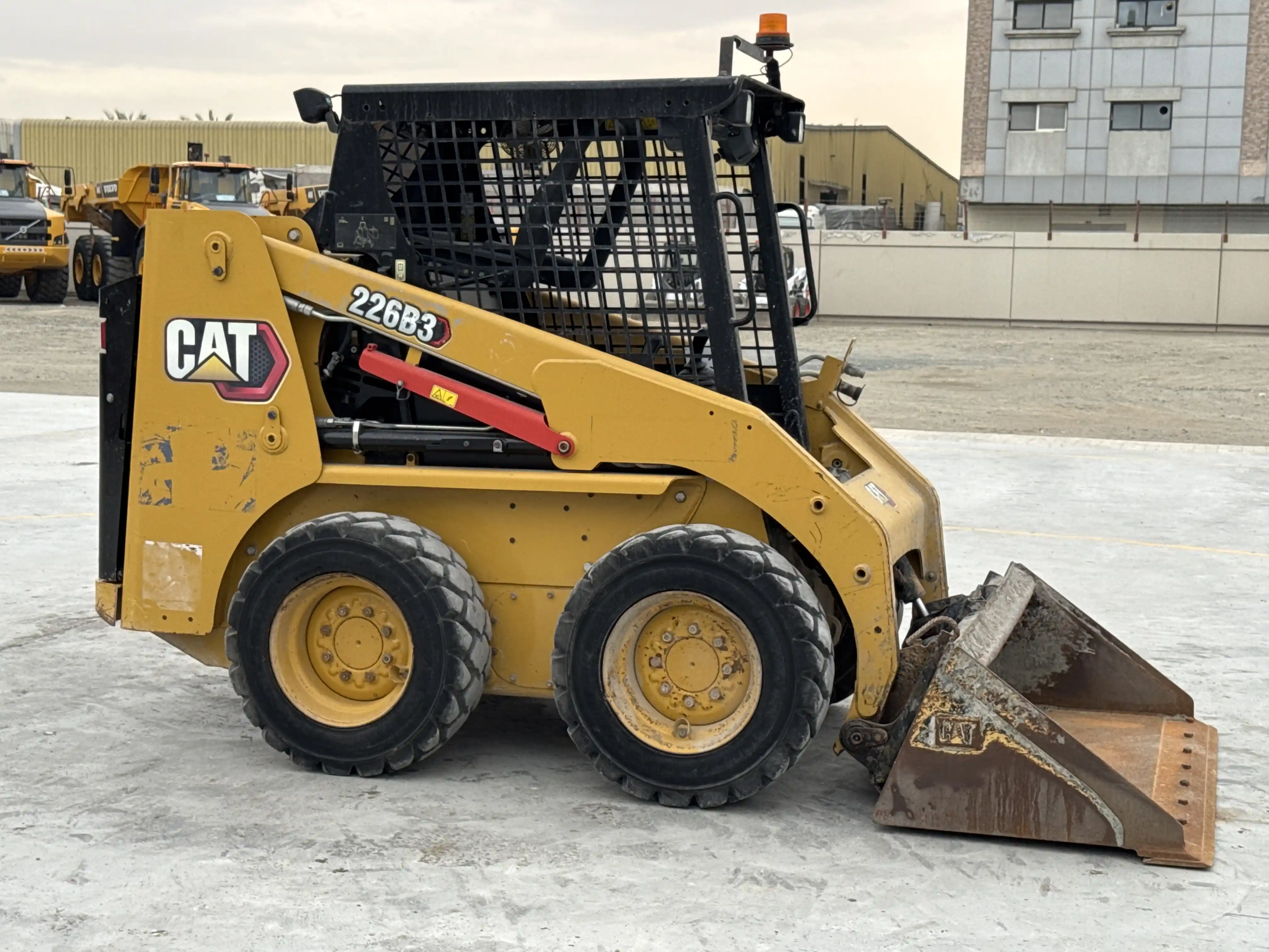 SSL-003-Cat-226B3-skid-steer-loader-inspection-structure-paint-3