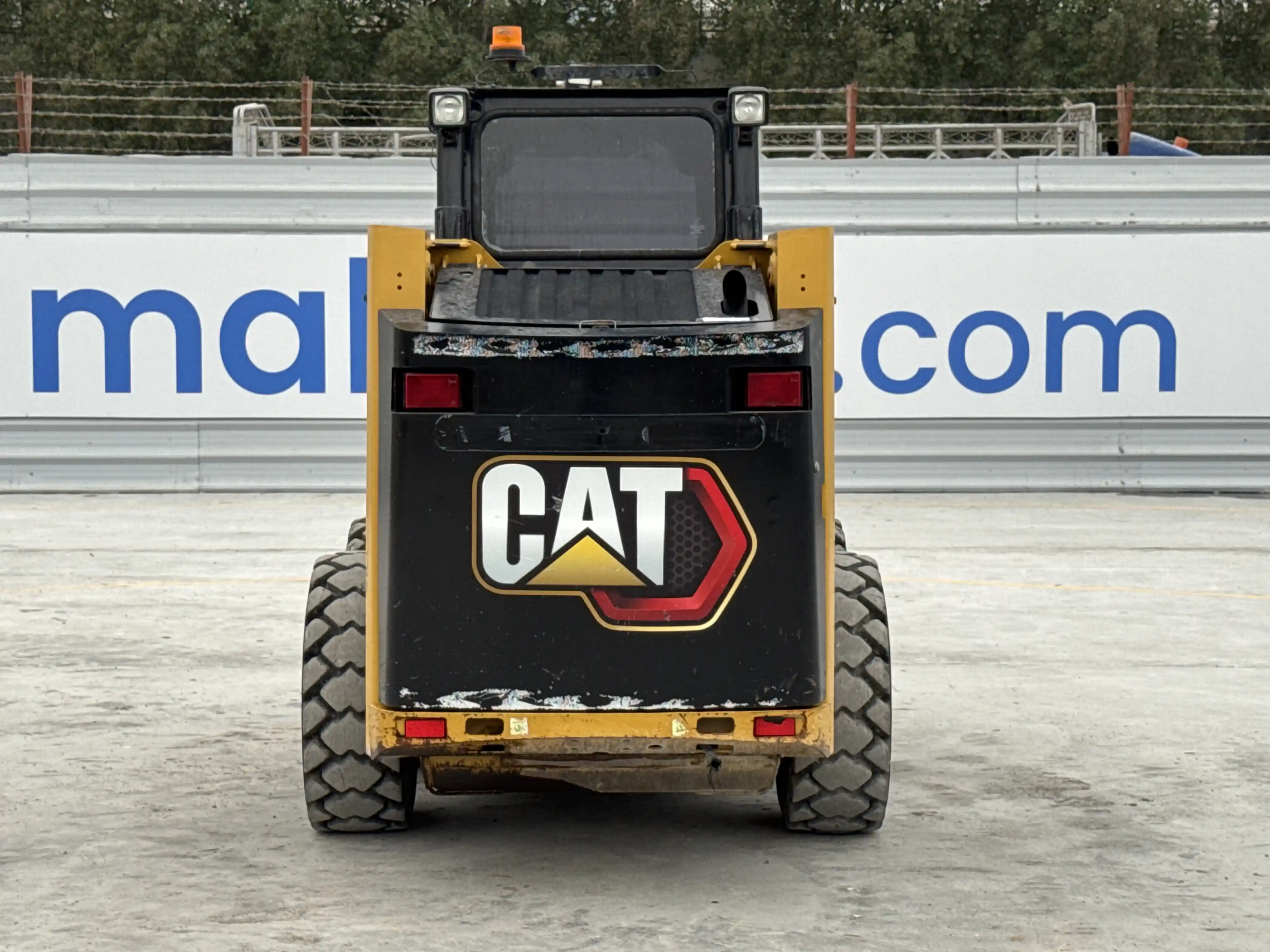 SSL-003-Cat-226B3-skid-steer-loader-inspection-structure-paint-4