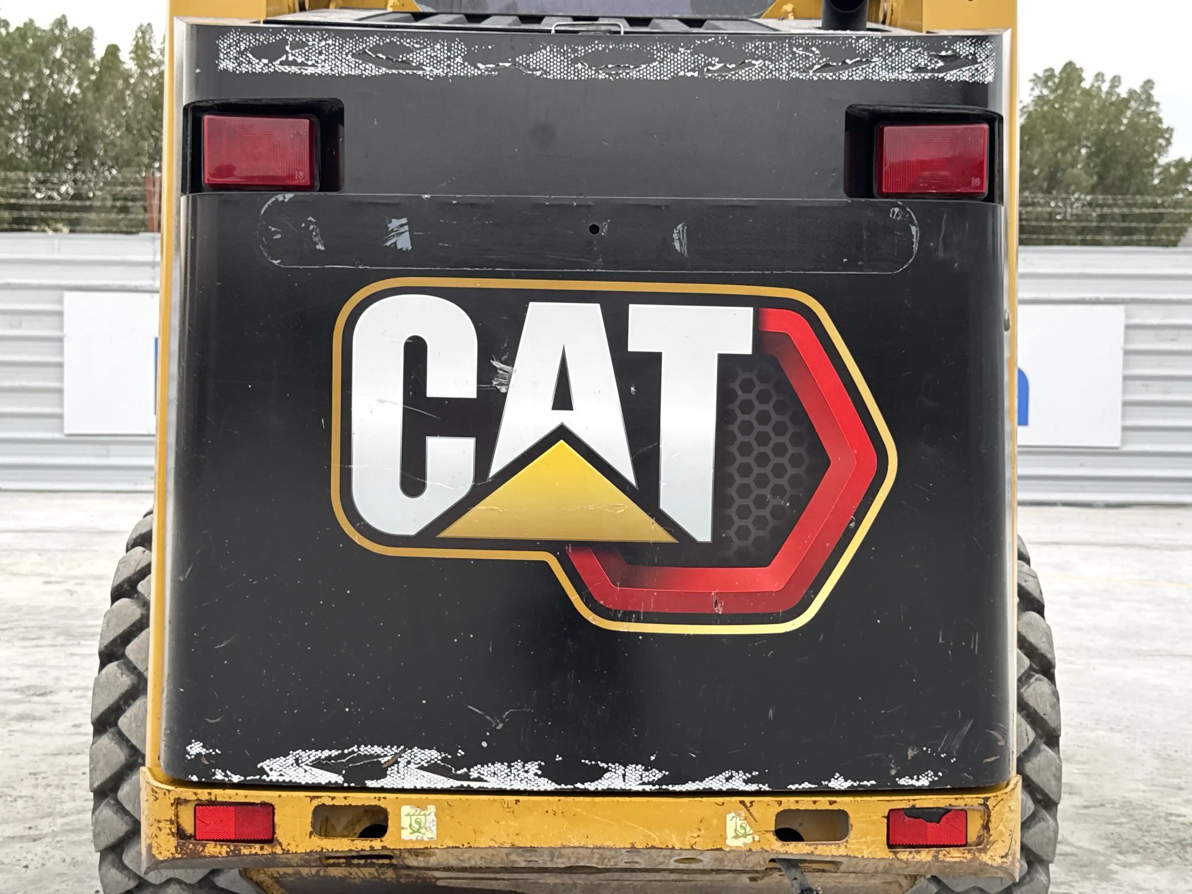 SSL-003-Cat-226B3-skid-steer-loader-inspection-structure-sheet-metal-fiberglass-1