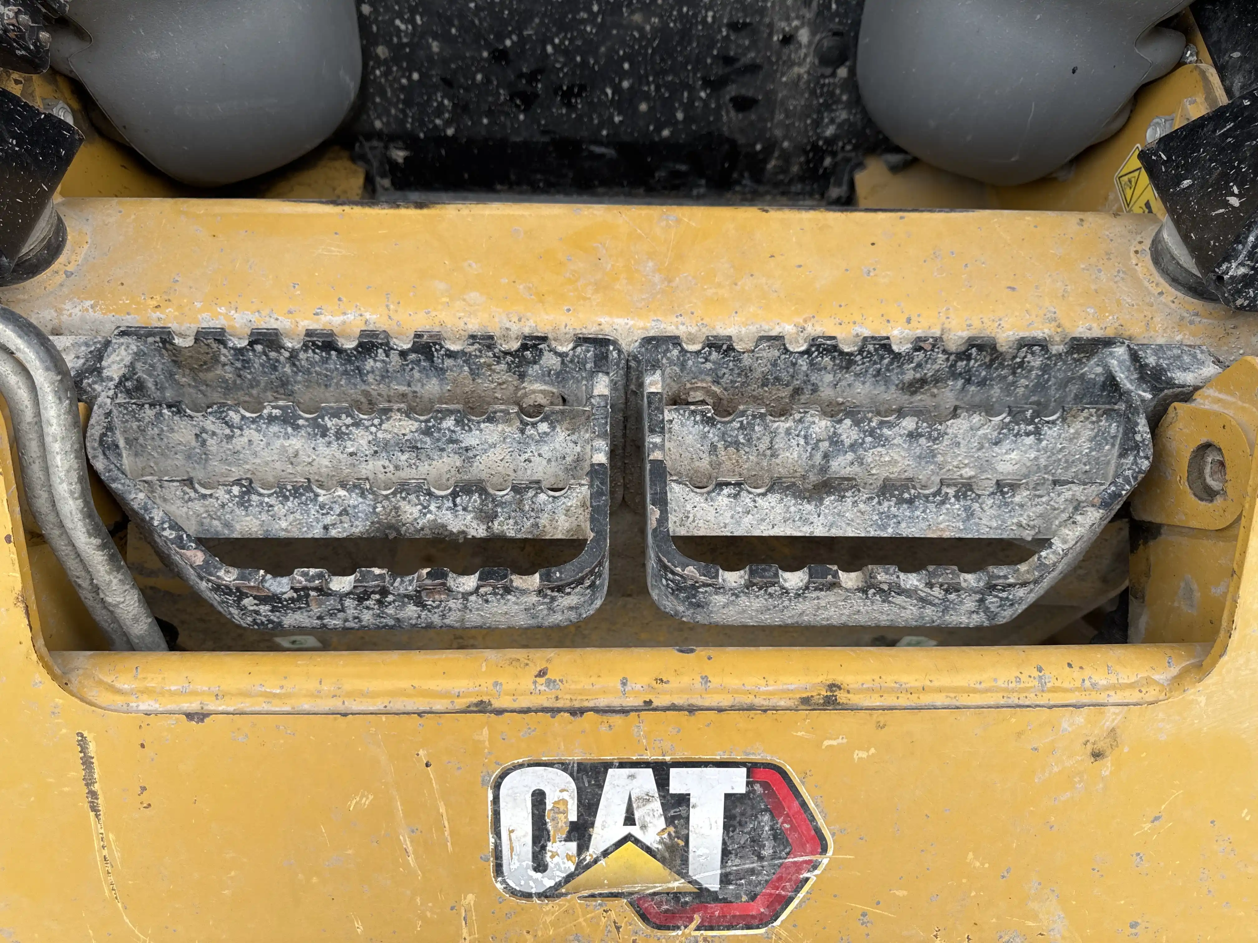 SSL-003-Cat-226B3-skid-steer-loader-inspection-structure-steps-ladders-1