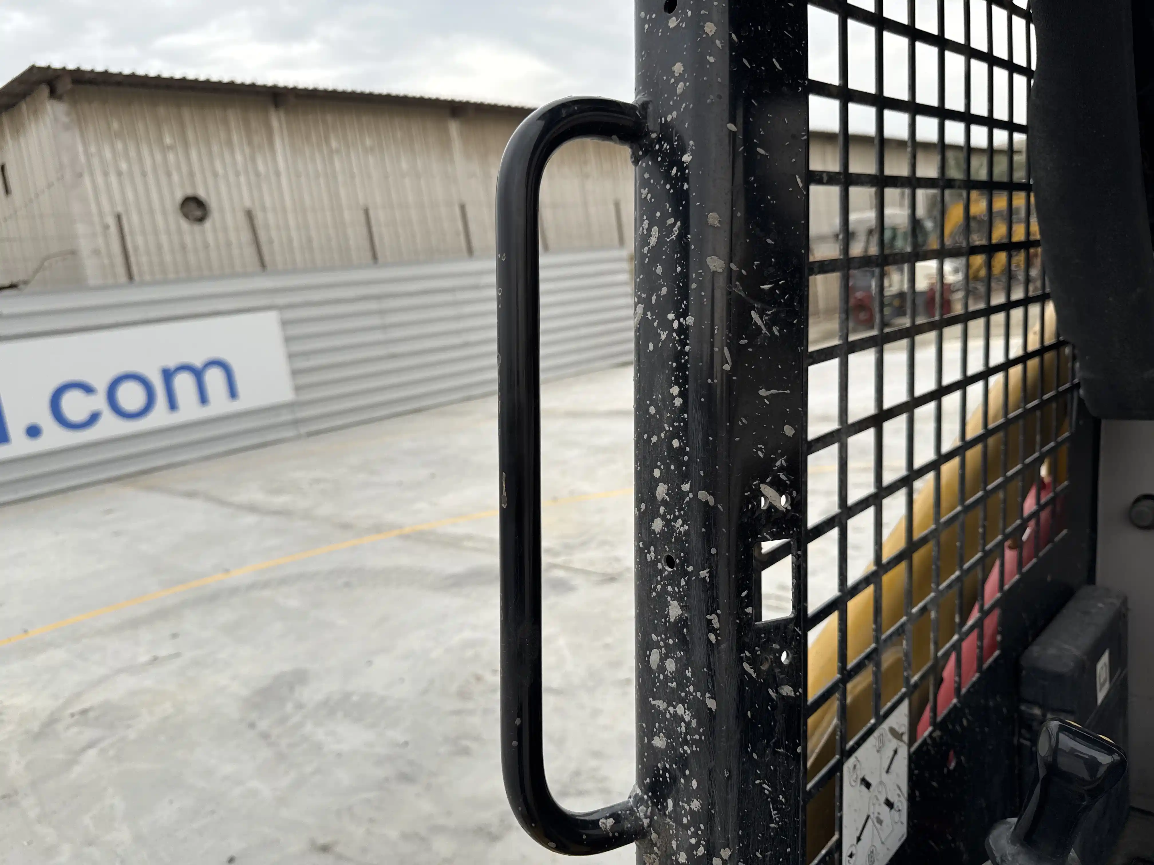 SSL-003-Cat-226B3-skid-steer-loader-inspection-structure-handrails-1