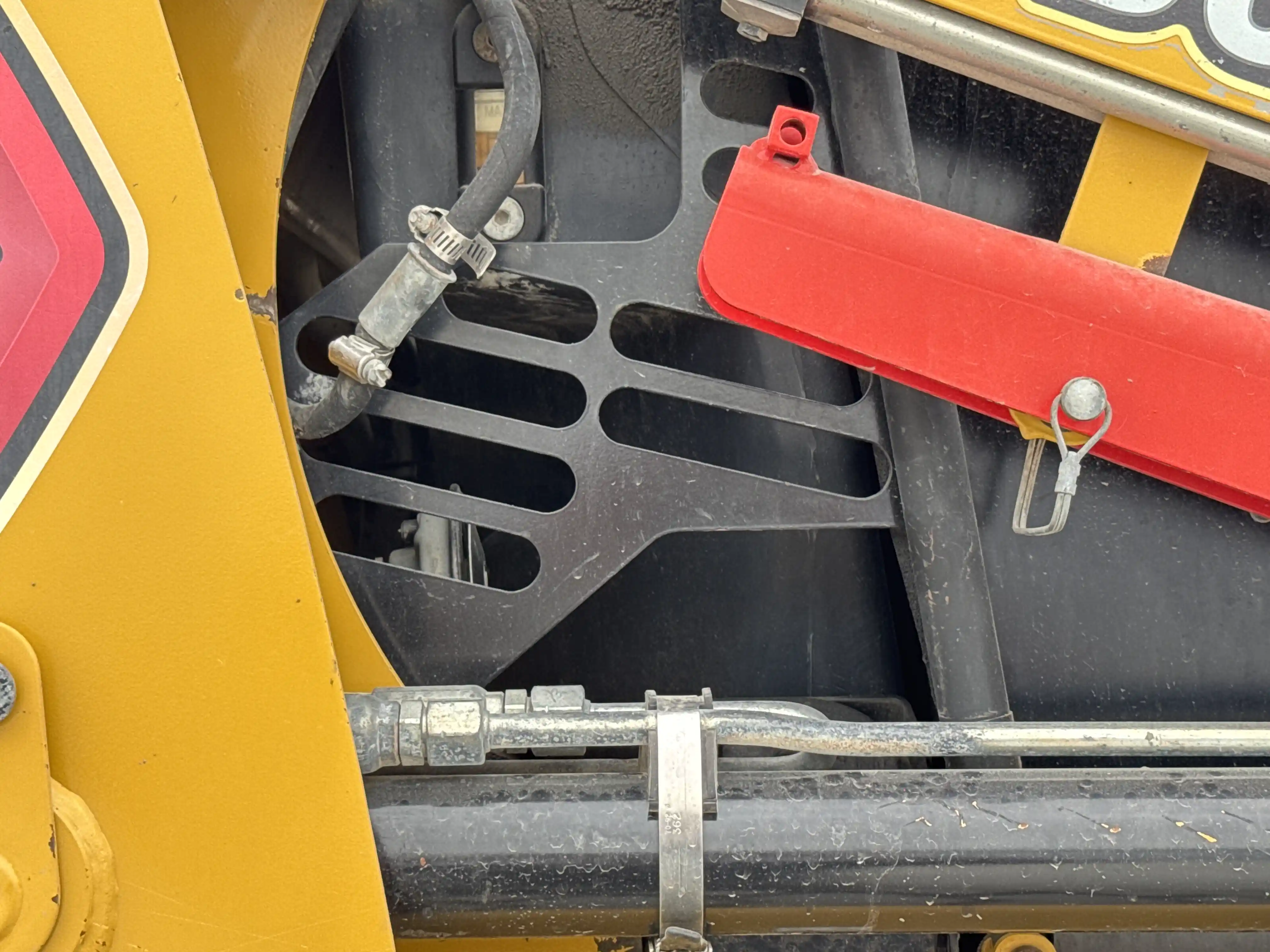 SSL-003-Cat-226B3-skid-steer-loader-inspection-hydraulics-hydraulic-tank-2