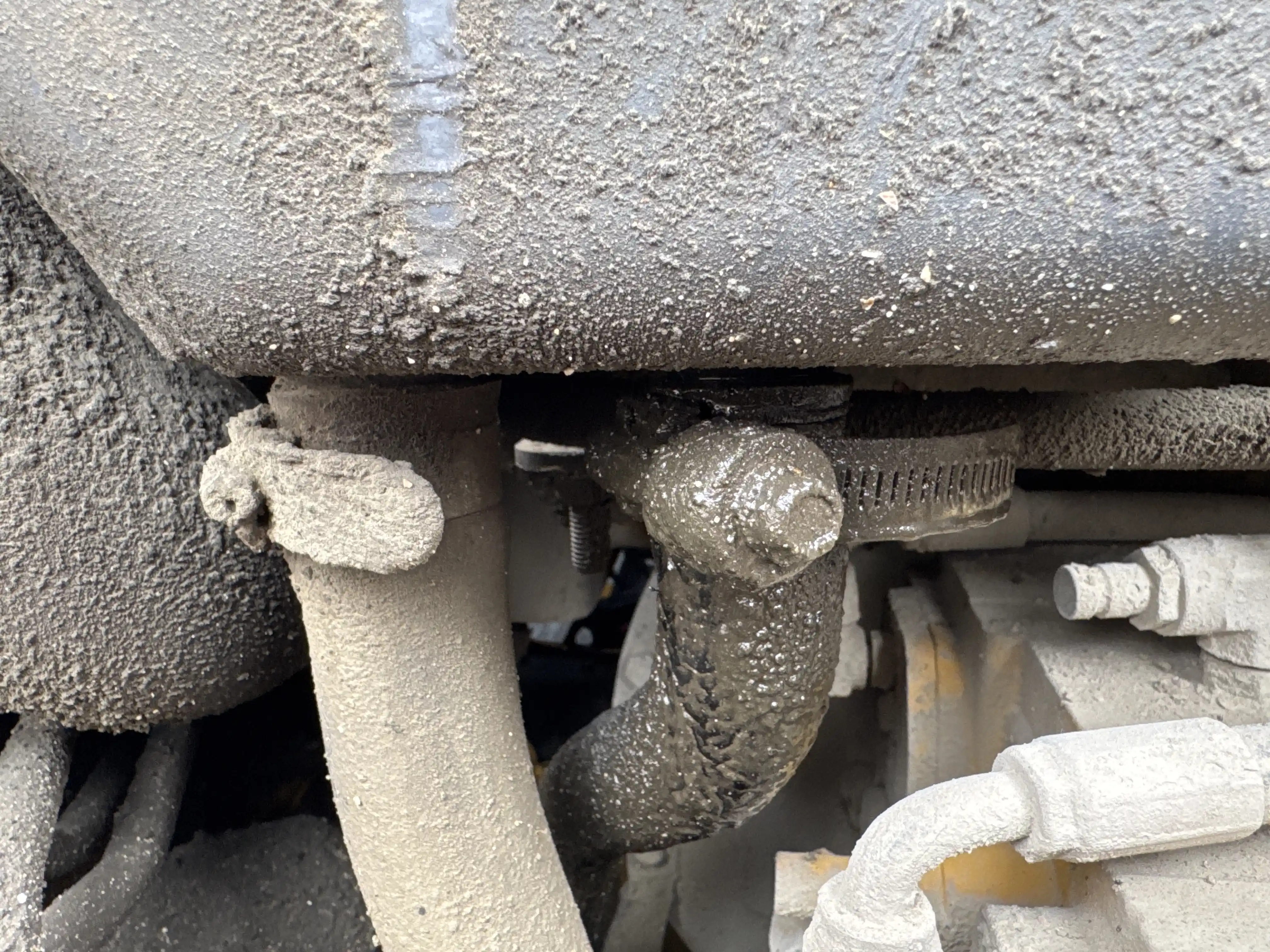 SSL-003-Cat-226B3-skid-steer-loader-inspection-hydraulics-hydraulic-tank-3