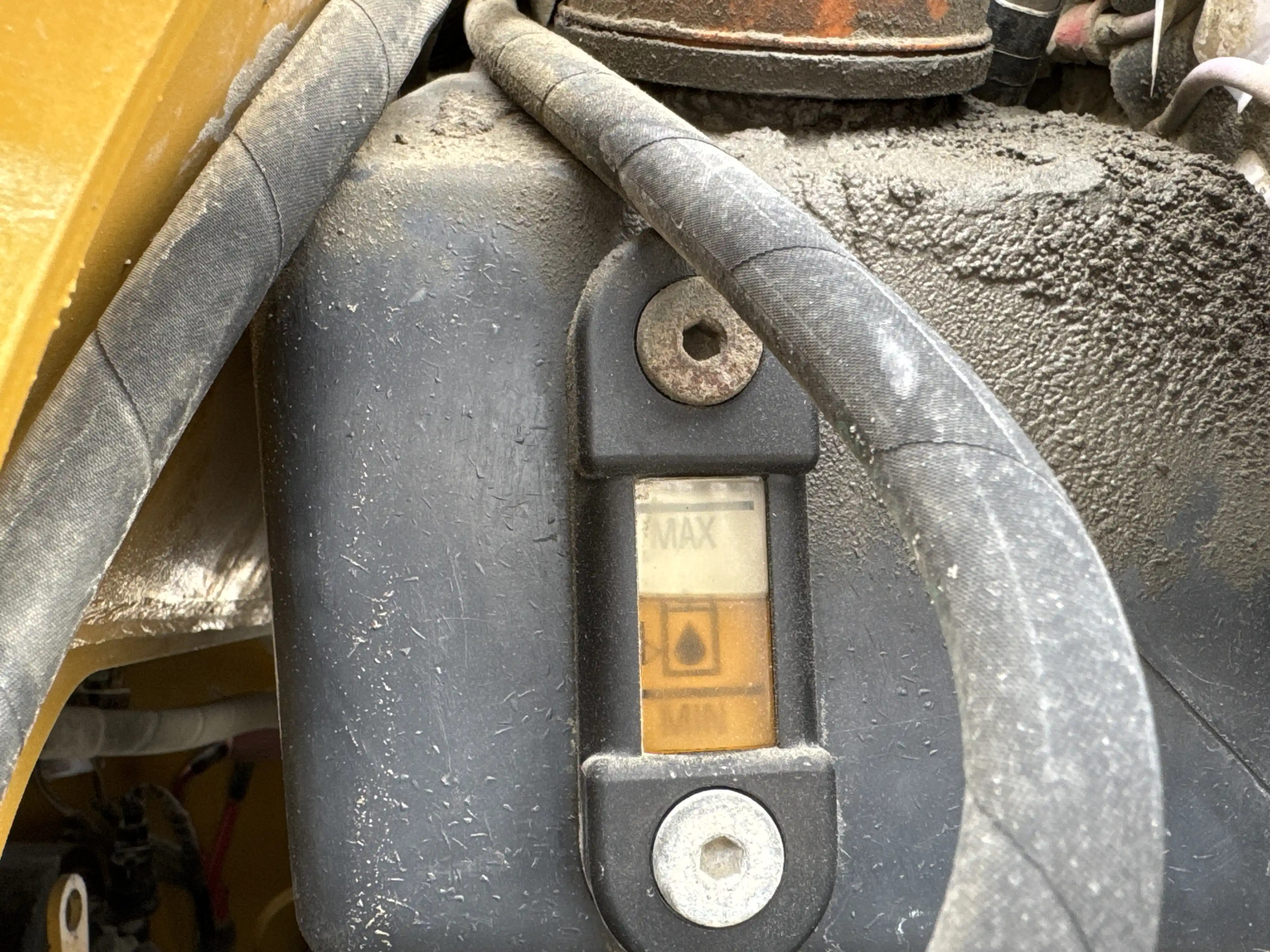 SSL-003-Cat-226B3-skid-steer-loader-inspection-hydraulics-hydraulic-tank-4