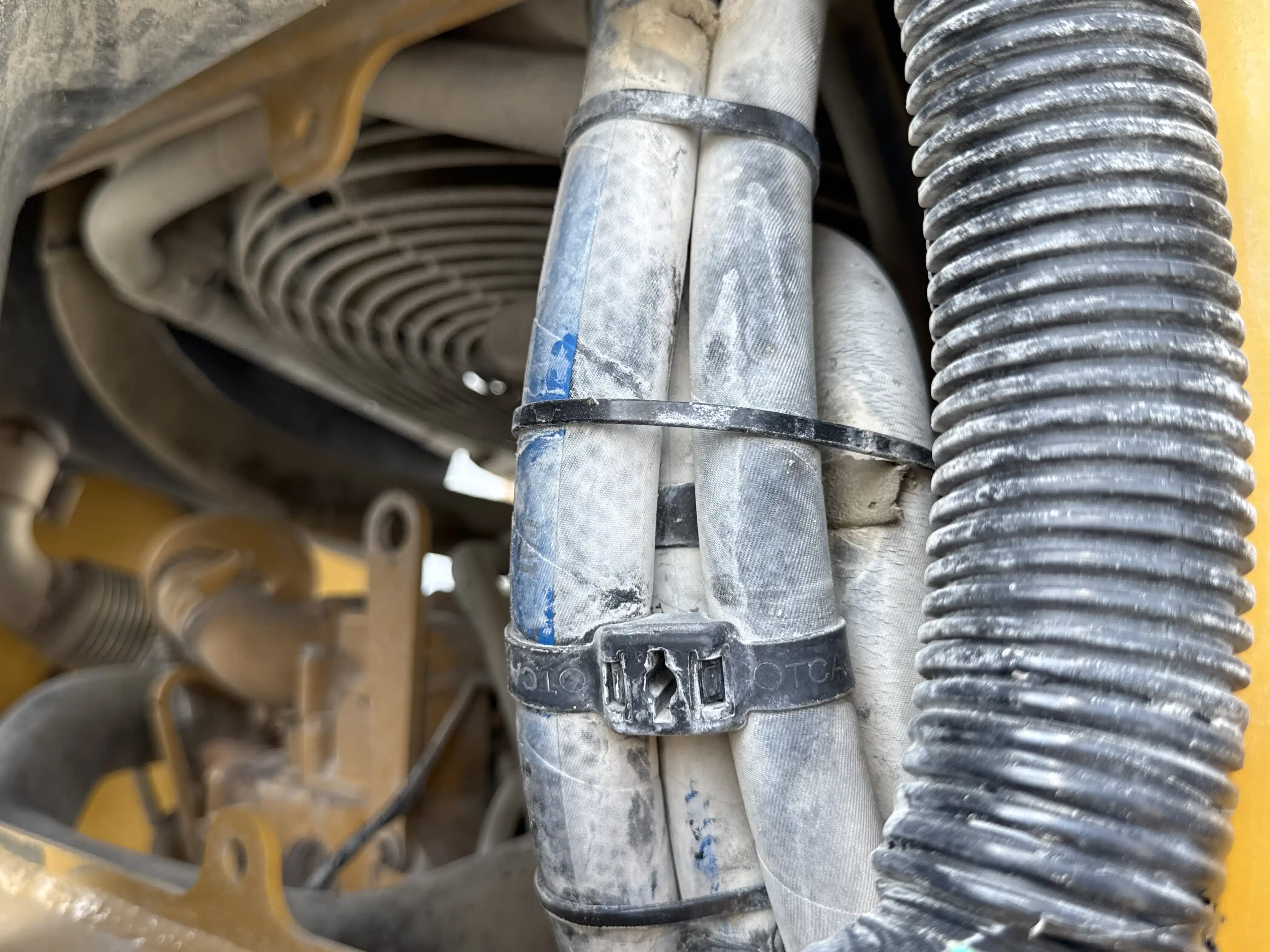 SSL-003-Cat-226B3-skid-steer-loader-inspection-hydraulics-hydraulic-hoses-and-lines-2