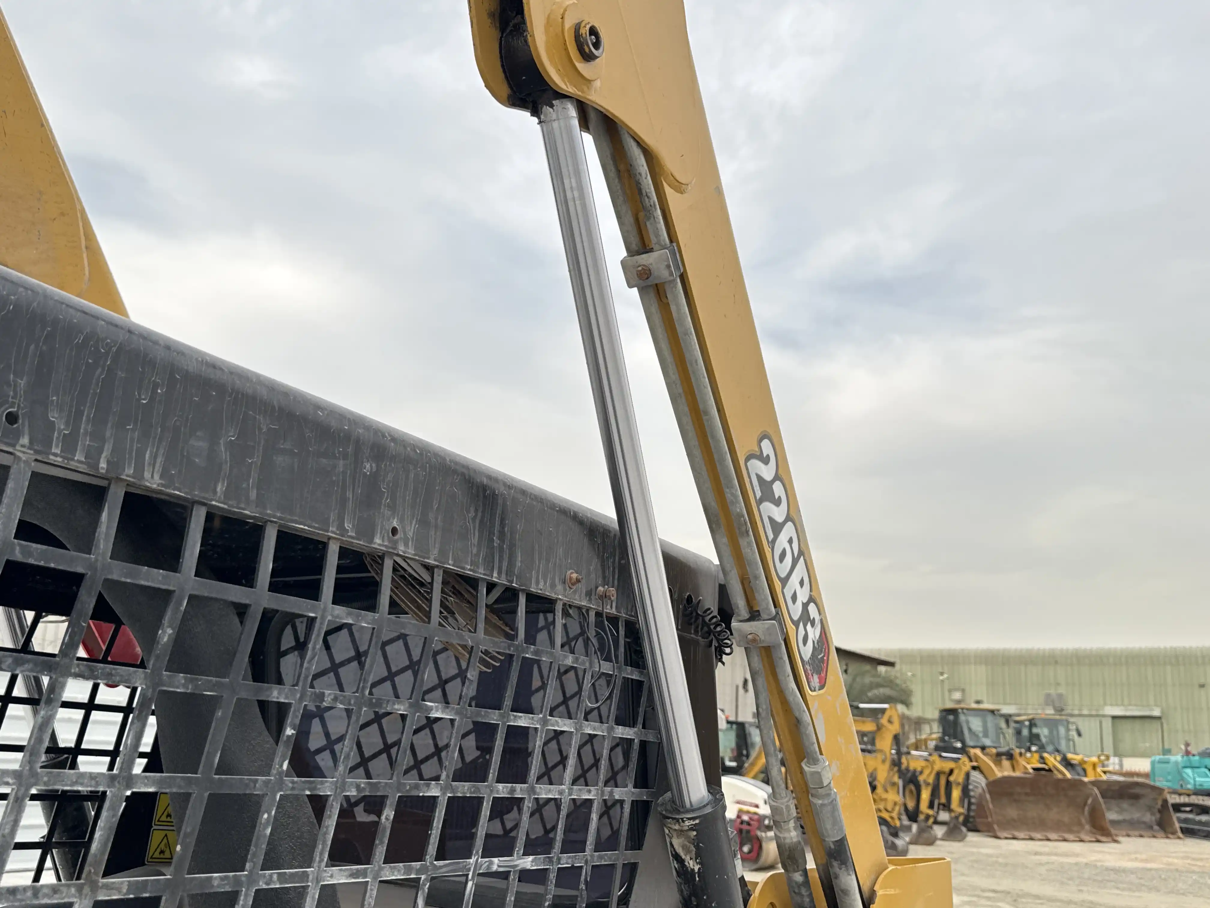 SSL-003-Cat-226B3-skid-steer-loader-inspection-hydraulics-loader-lift-cylinder-2