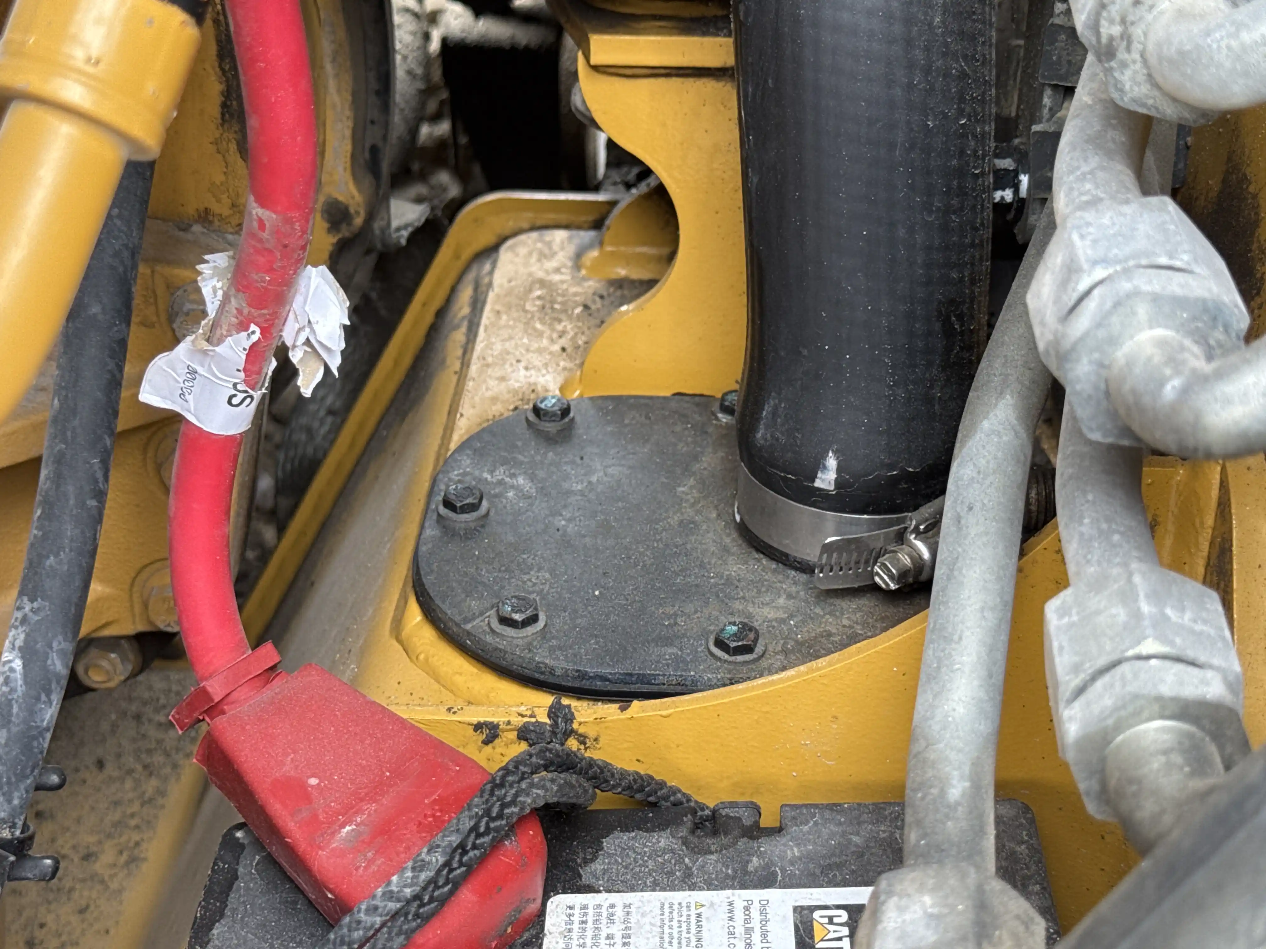 SSL-003-Cat-226B3-skid-steer-loader-inspection-engine-fuel-tank-2