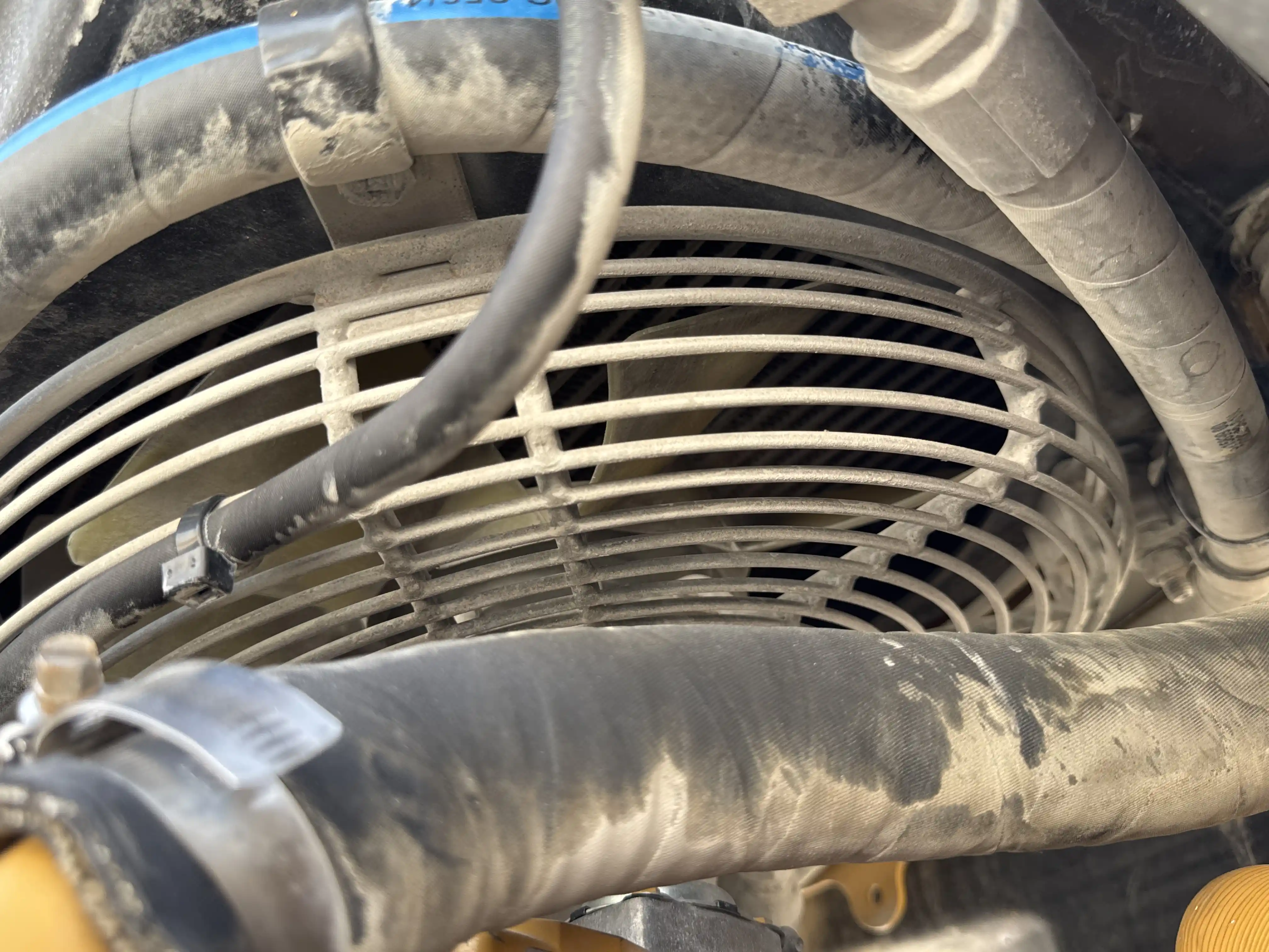 SSL-003-Cat-226B3-skid-steer-loader-inspection-engine-cooling-fan-and-fan-guard-1