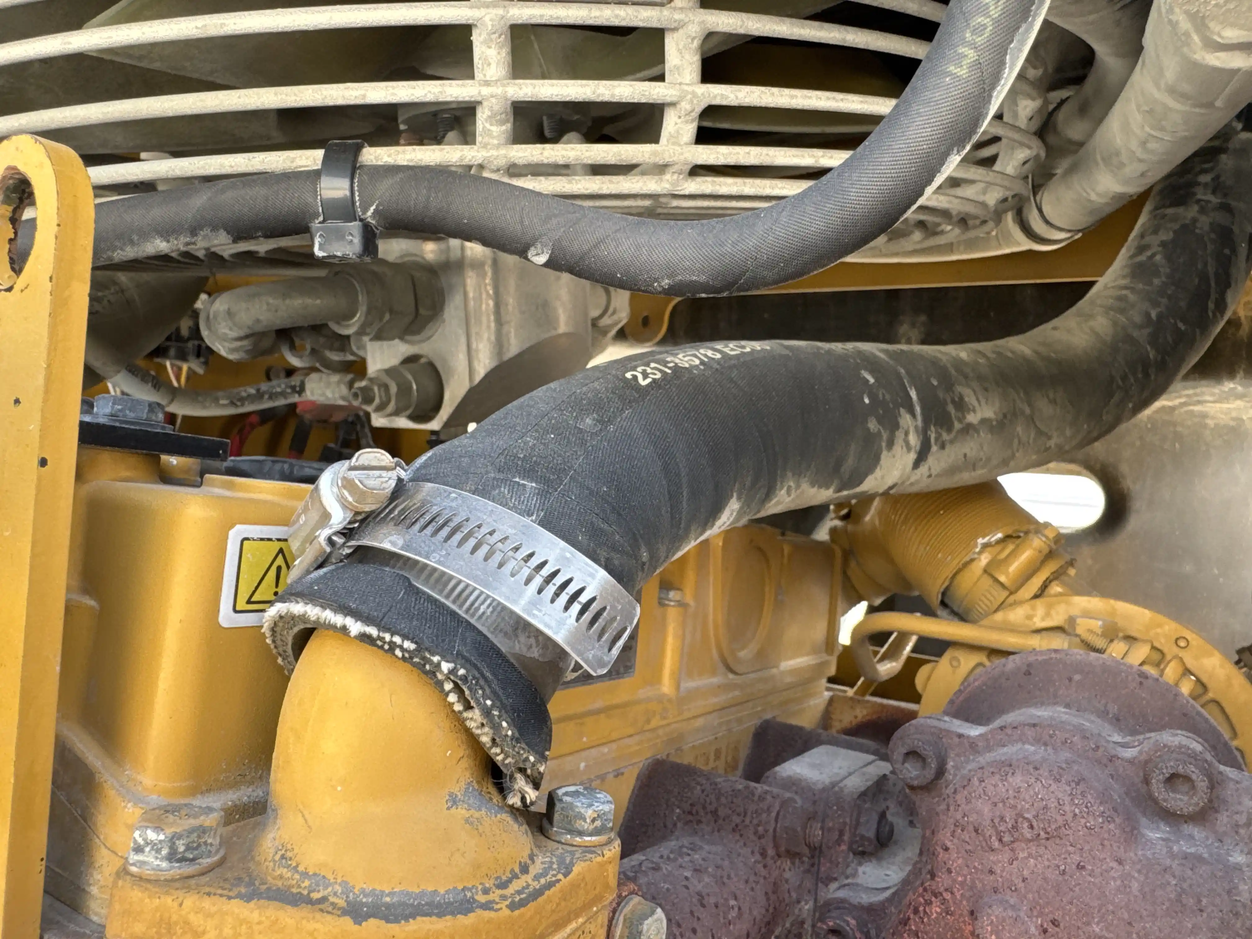 SSL-003-Cat-226B3-skid-steer-loader-inspection-engine-hoses-1