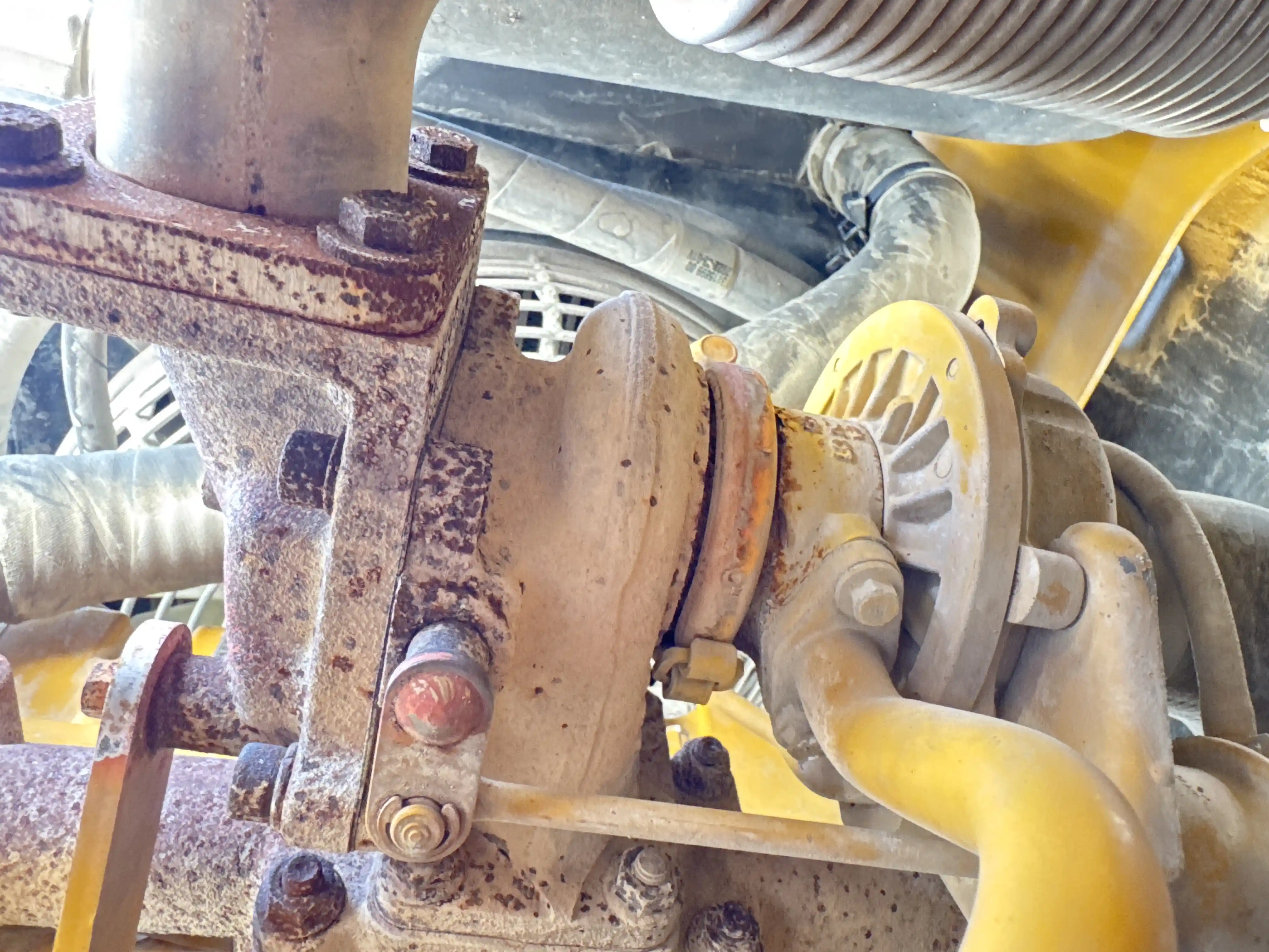 SSL-003-Cat-226B3-skid-steer-loader-inspection-engine-turbo-2