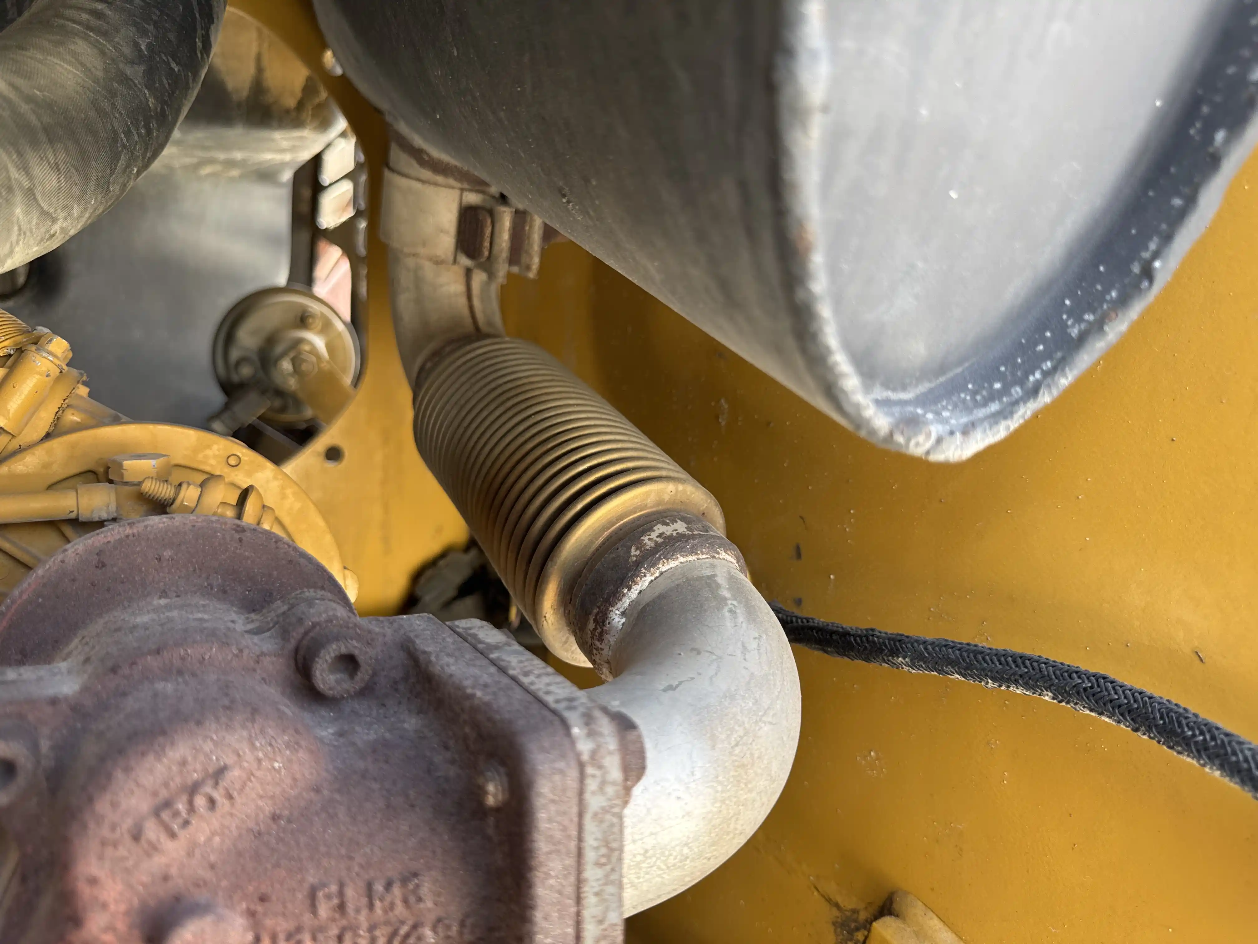 SSL-003-Cat-226B3-skid-steer-loader-inspection-engine-exhaust-system-4