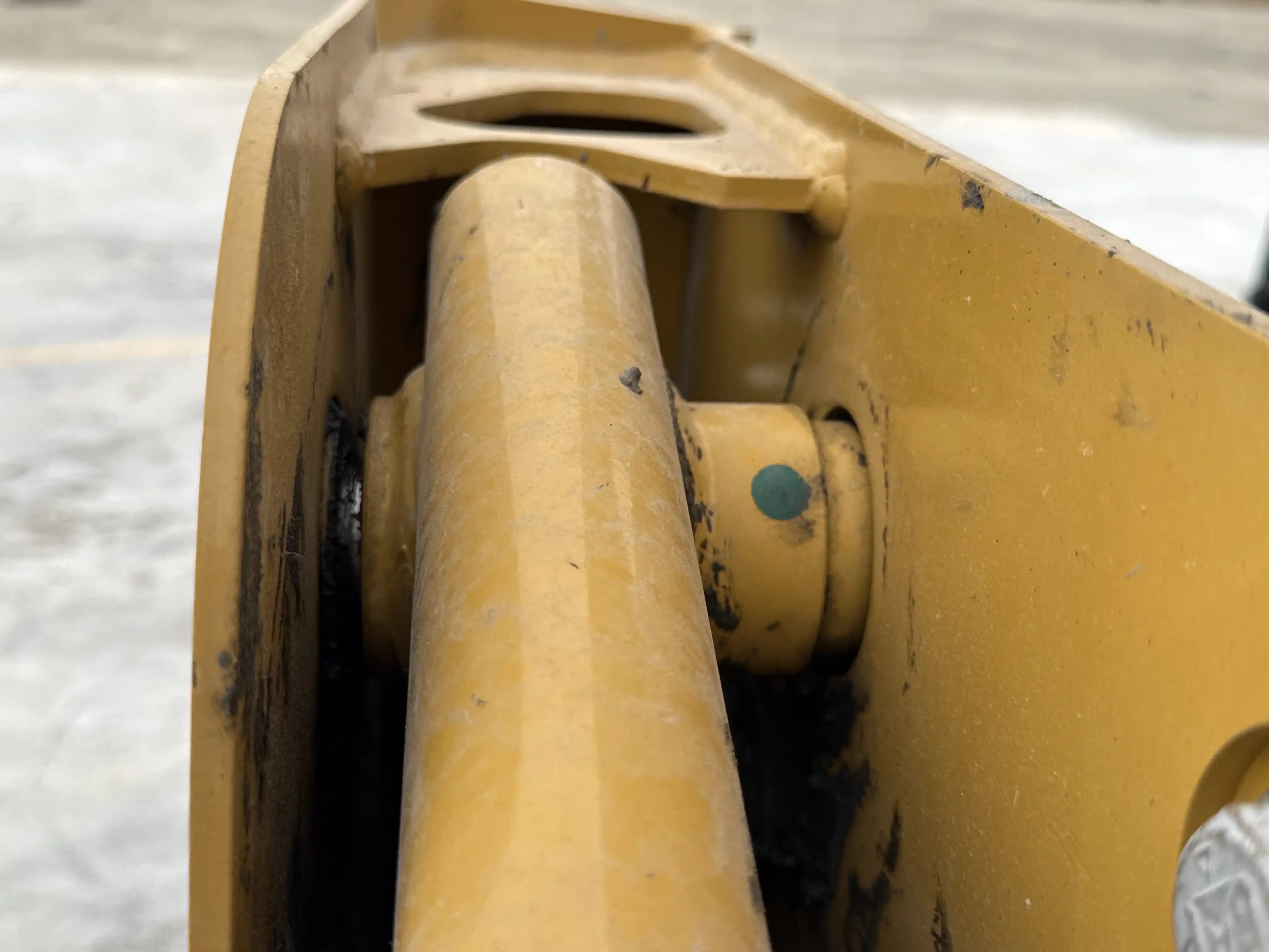 SSL-003-Cat-226B3-skid-steer-loader-inspection-chassis-lift-arm-base-pin-and-bushings-2