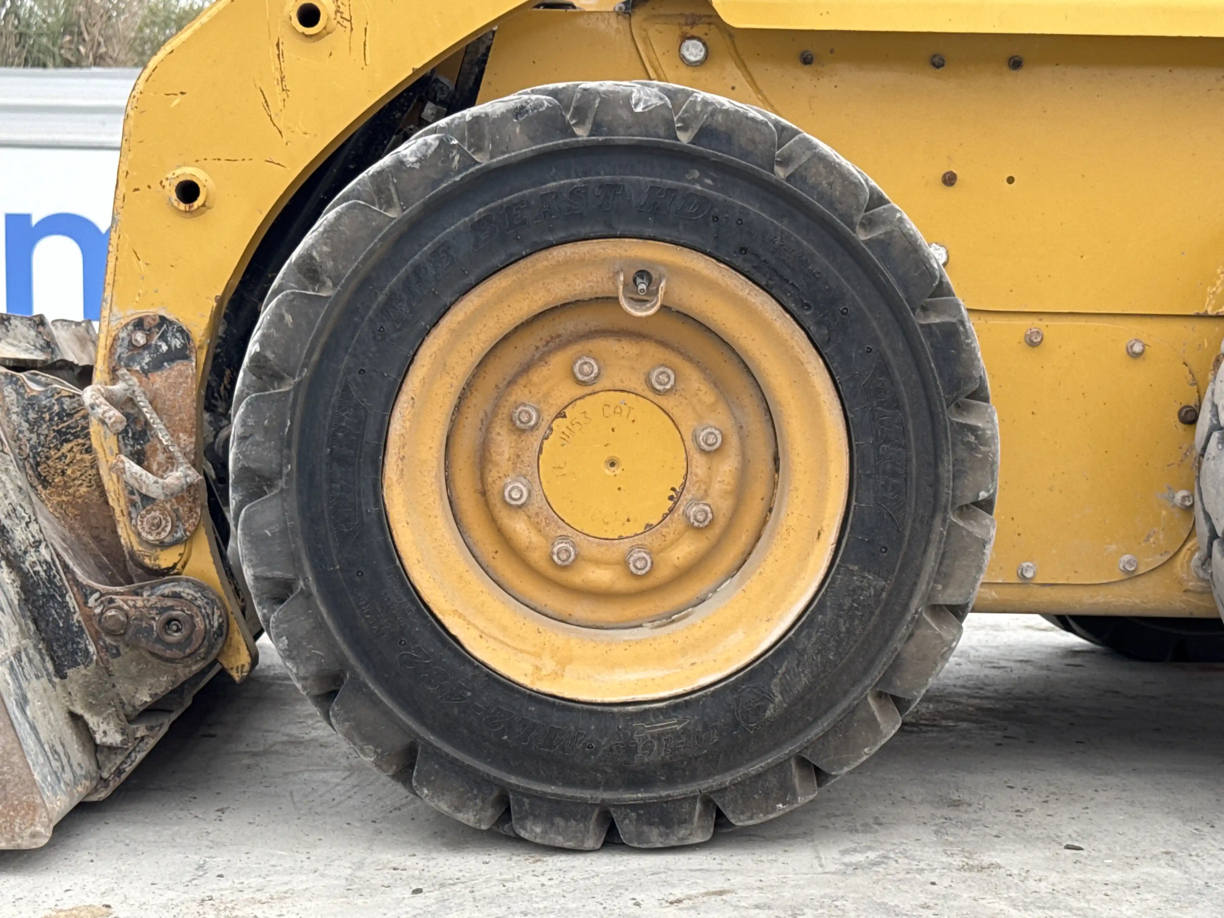 SSL-003-Cat-226B3-skid-steer-loader-inspection-chassis-left-front-tire-wheel-hub-condition-1