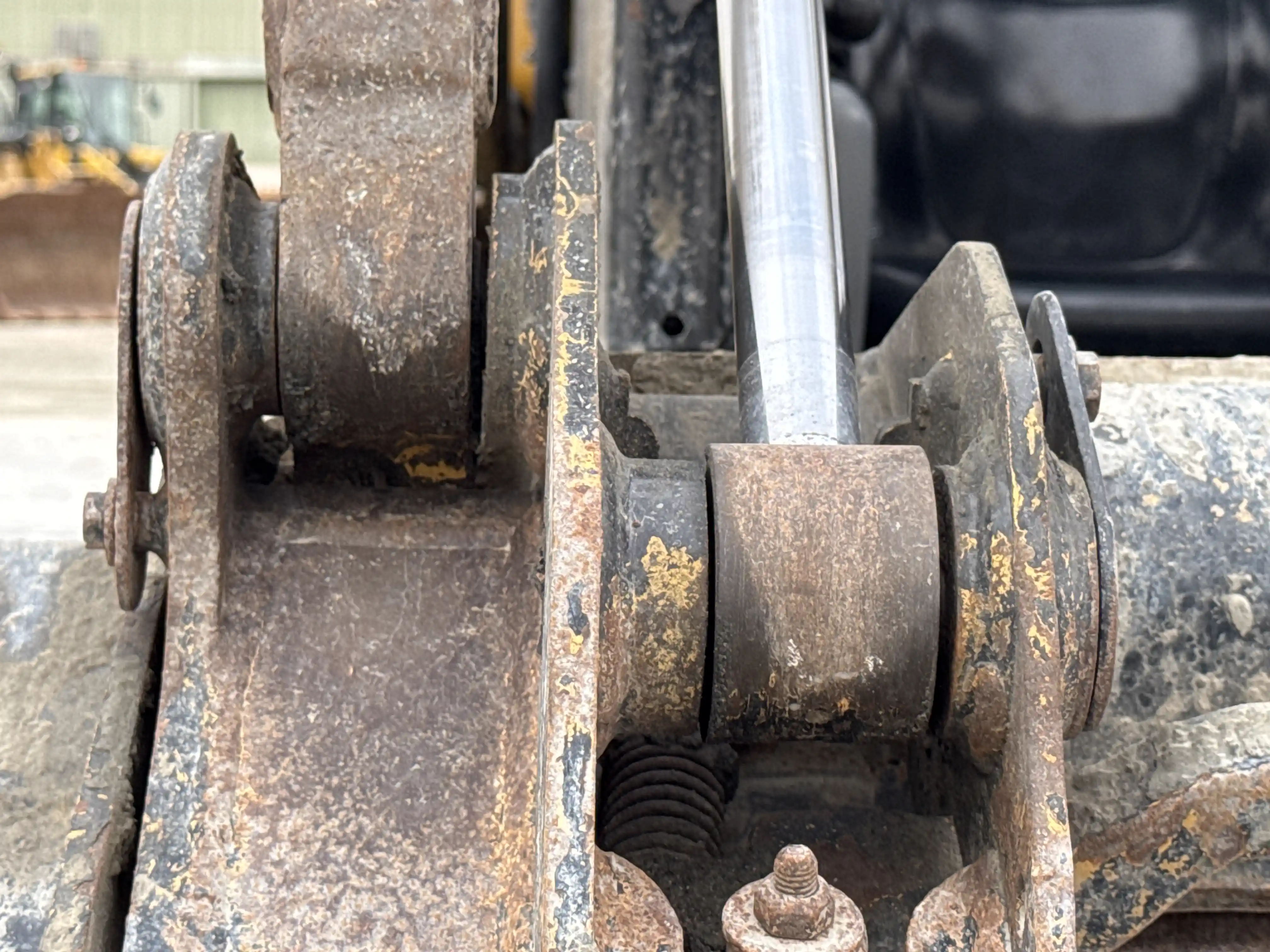 SSL-003-Cat-226B3-skid-steer-loader-inspection-chassis-pins-and-bushings-lift-arm-to-bucket-3