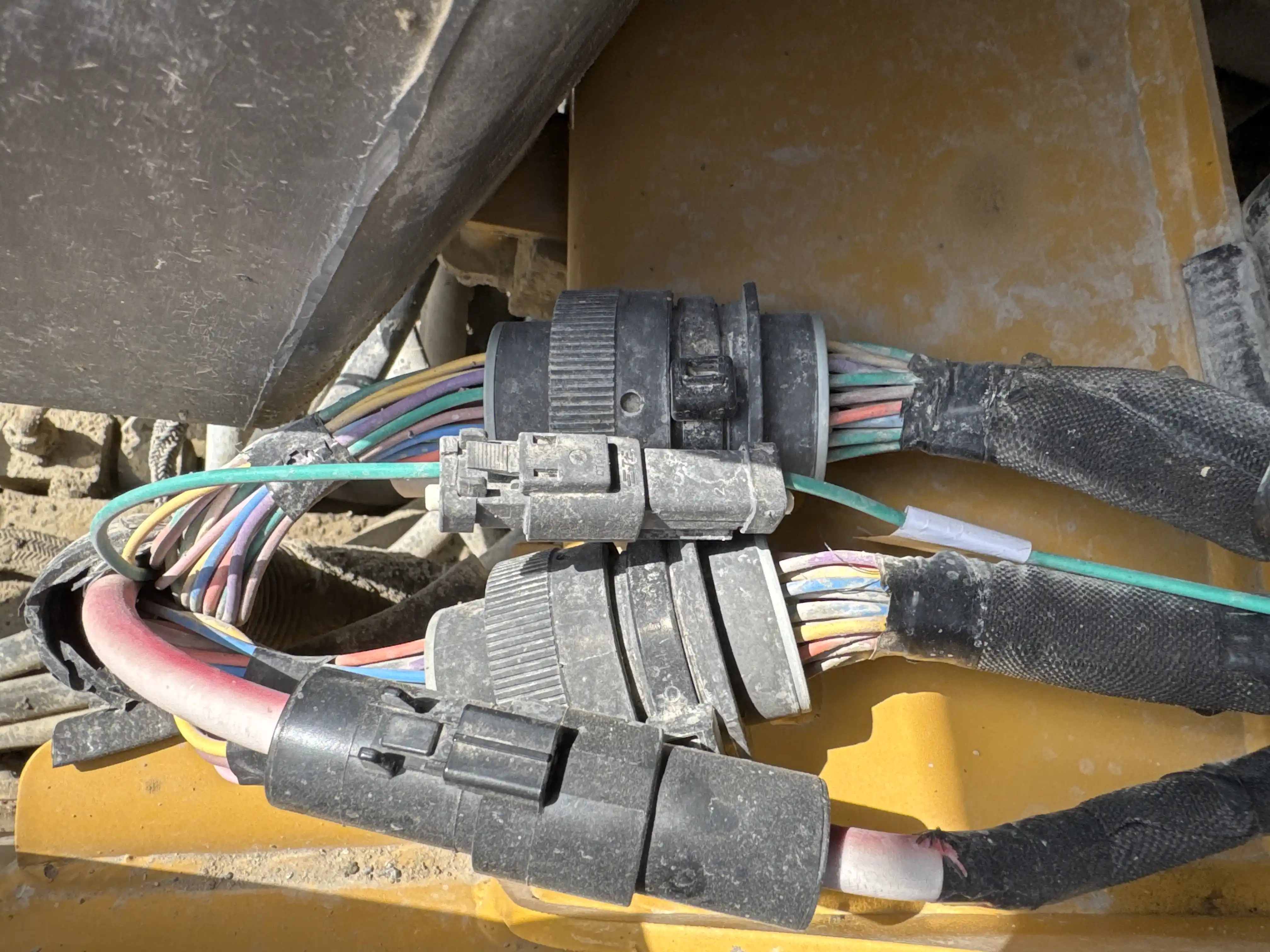 SSL-003-Cat-226B3-skid-steer-loader-inspection-electronics-main-harness-5