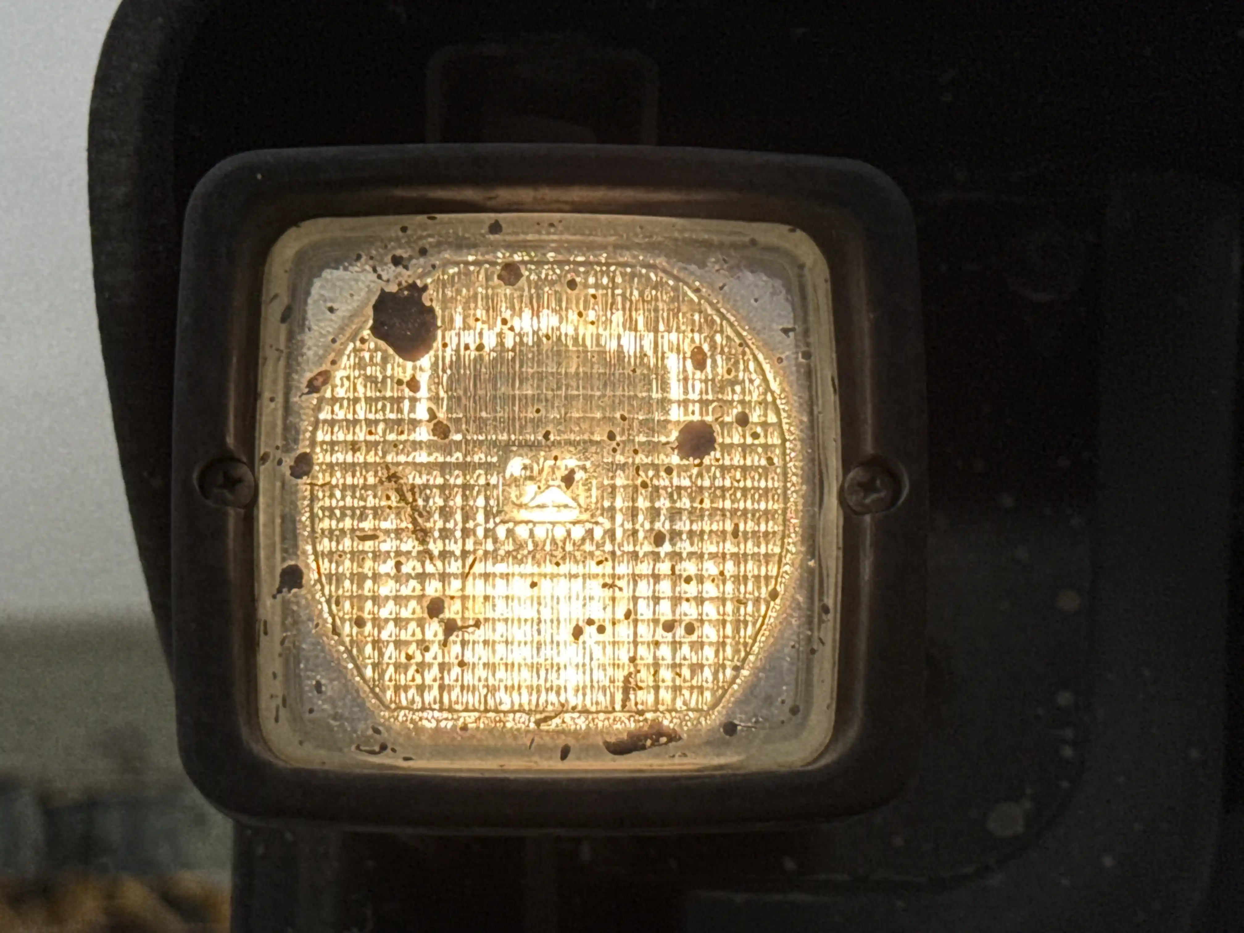 SSL-003-Cat-226B3-skid-steer-loader-inspection-electronics-lights-and-signals-3