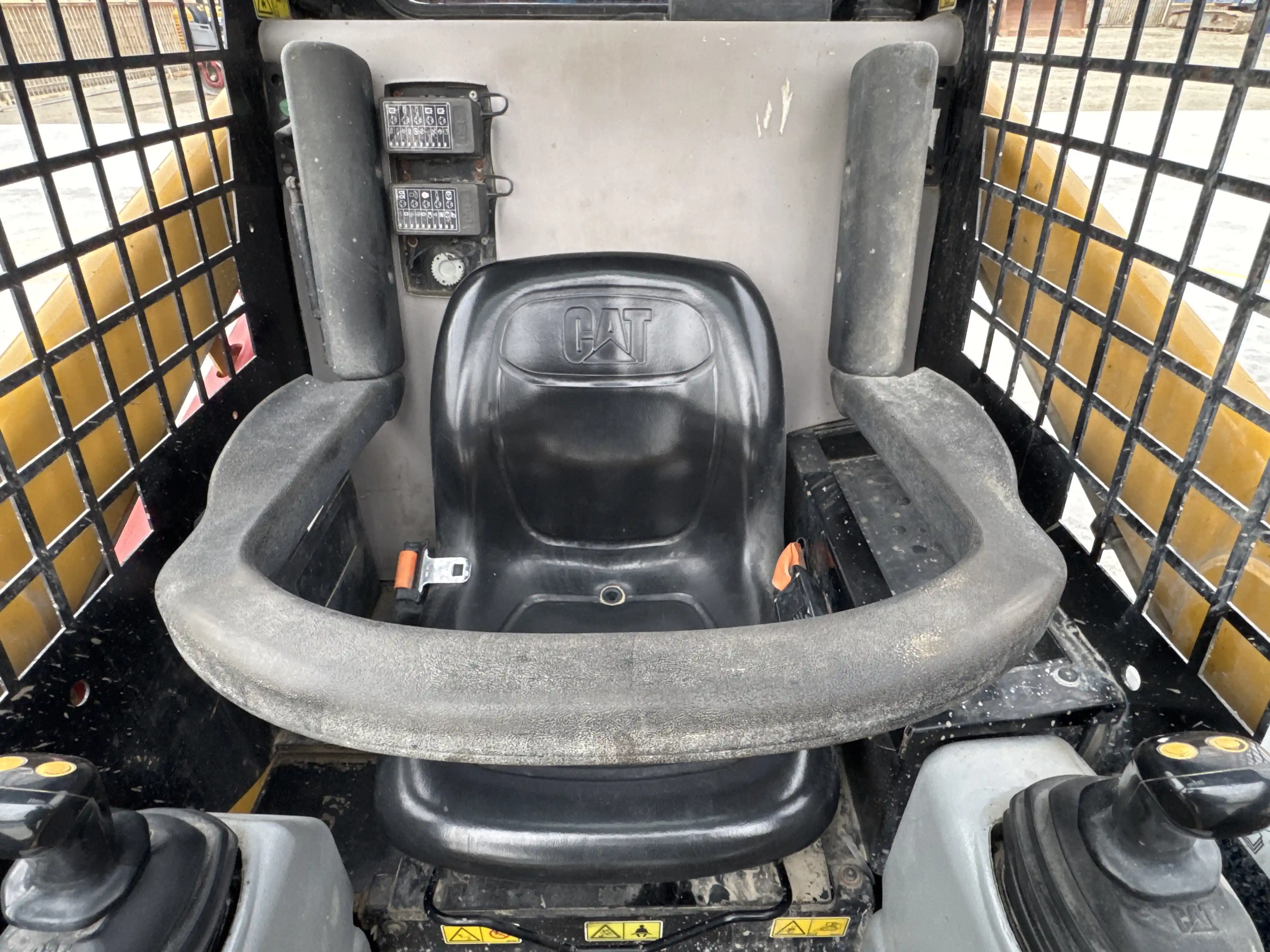 SSL-003-Cat-226B3-skid-steer-loader-inspection-cabin-seats-armrests-2