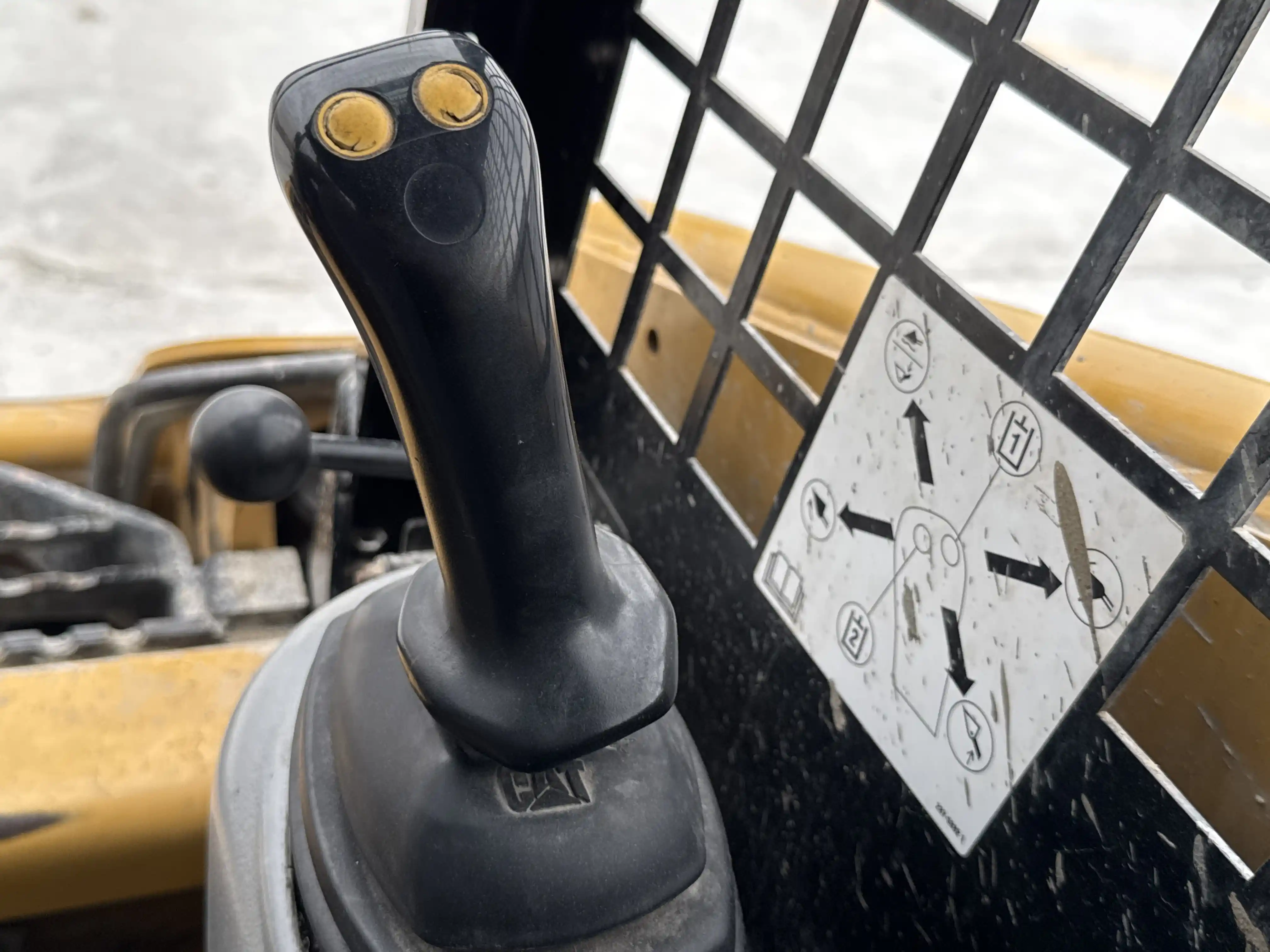 SSL-003-Cat-226B3-skid-steer-loader-inspection-cabin-joysticks-1
