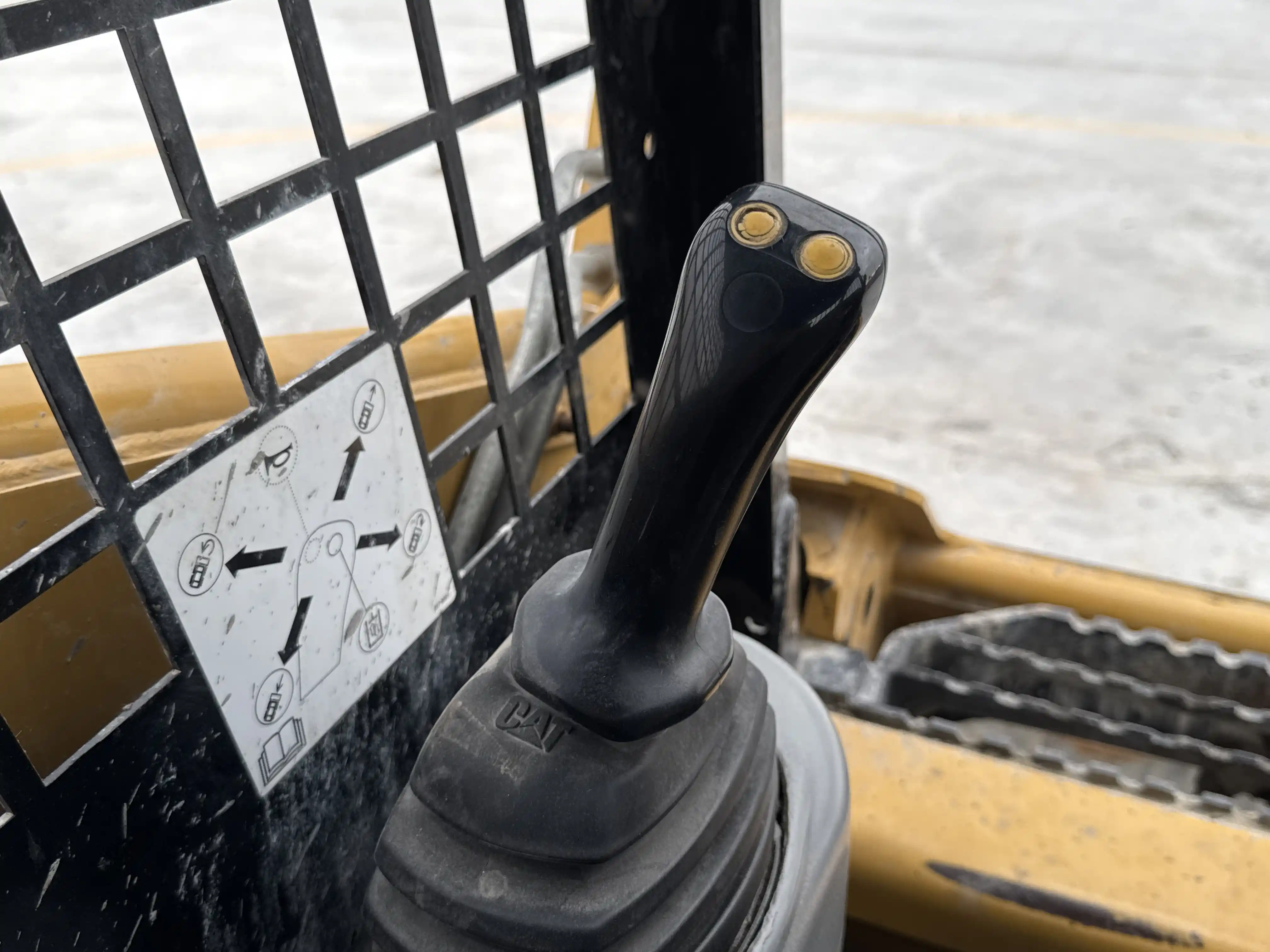 SSL-003-Cat-226B3-skid-steer-loader-inspection-cabin-joysticks-2