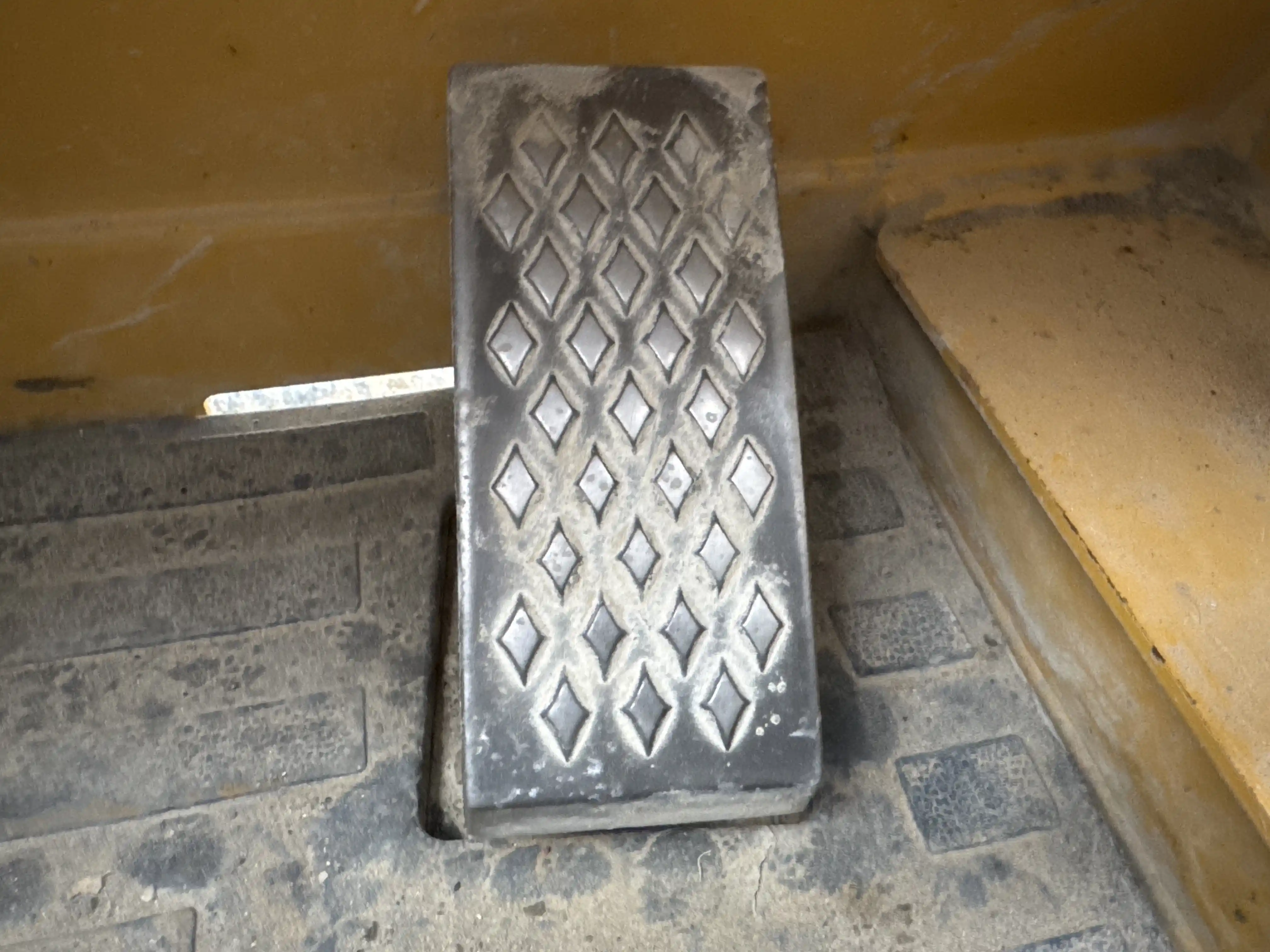 SSL-003-Cat-226B3-skid-steer-loader-inspection-cabin-pedals