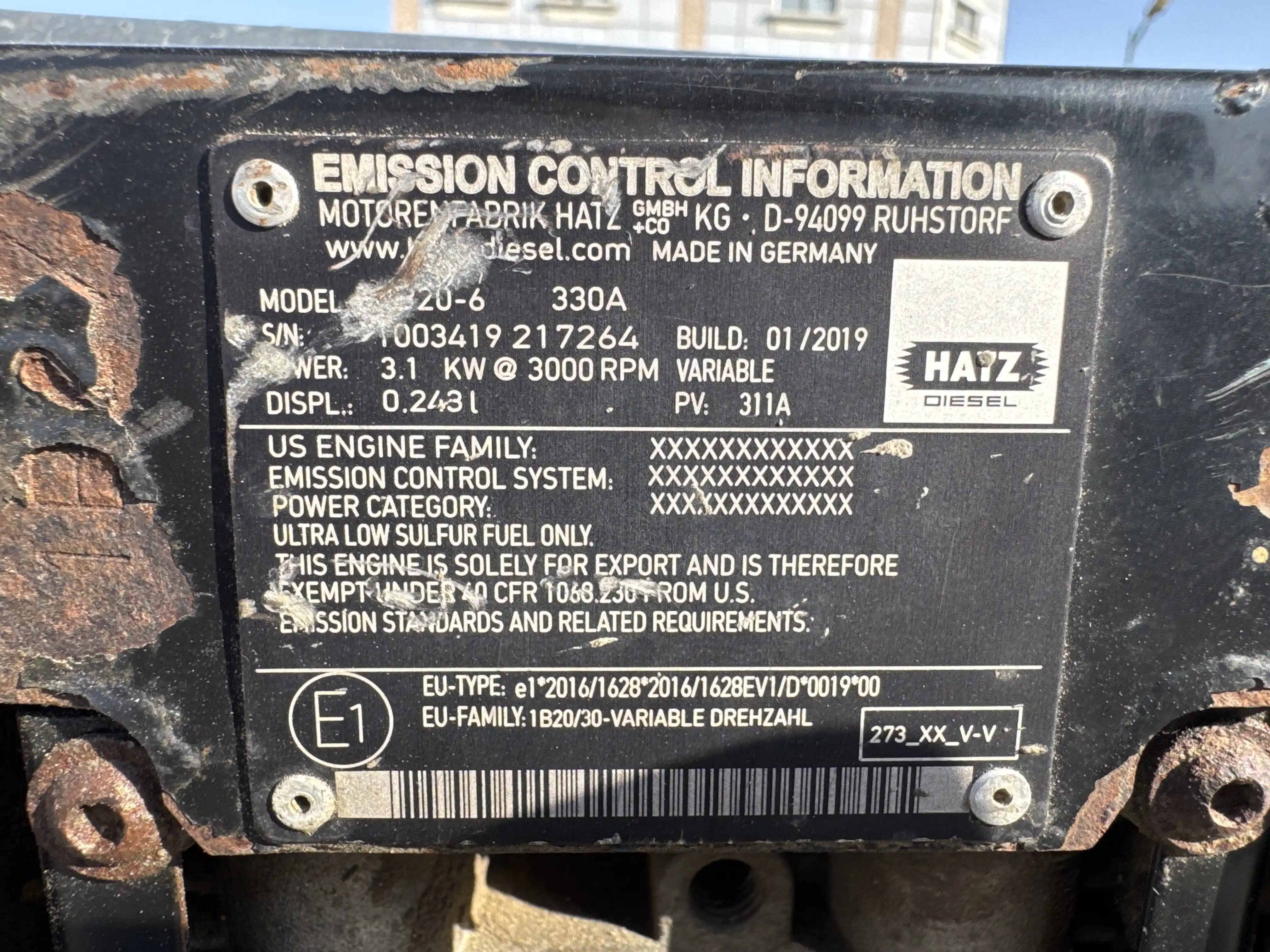 PLC-001-Dynapac-DFP10D-plate-compactor-inspection-general-emissions-label
