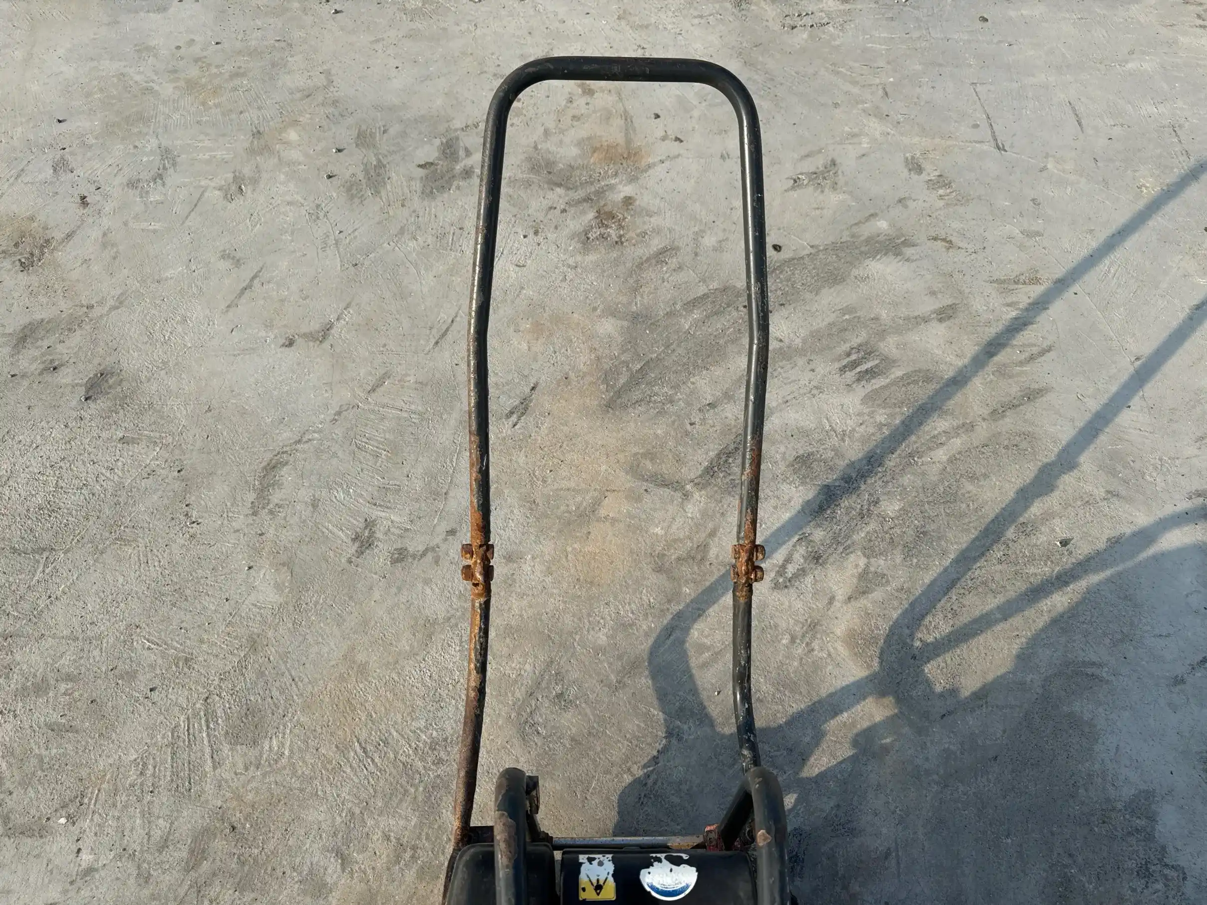 PLC-001-Dynapac-DFP10D-plate-compactor-inspection-structure-handle-1