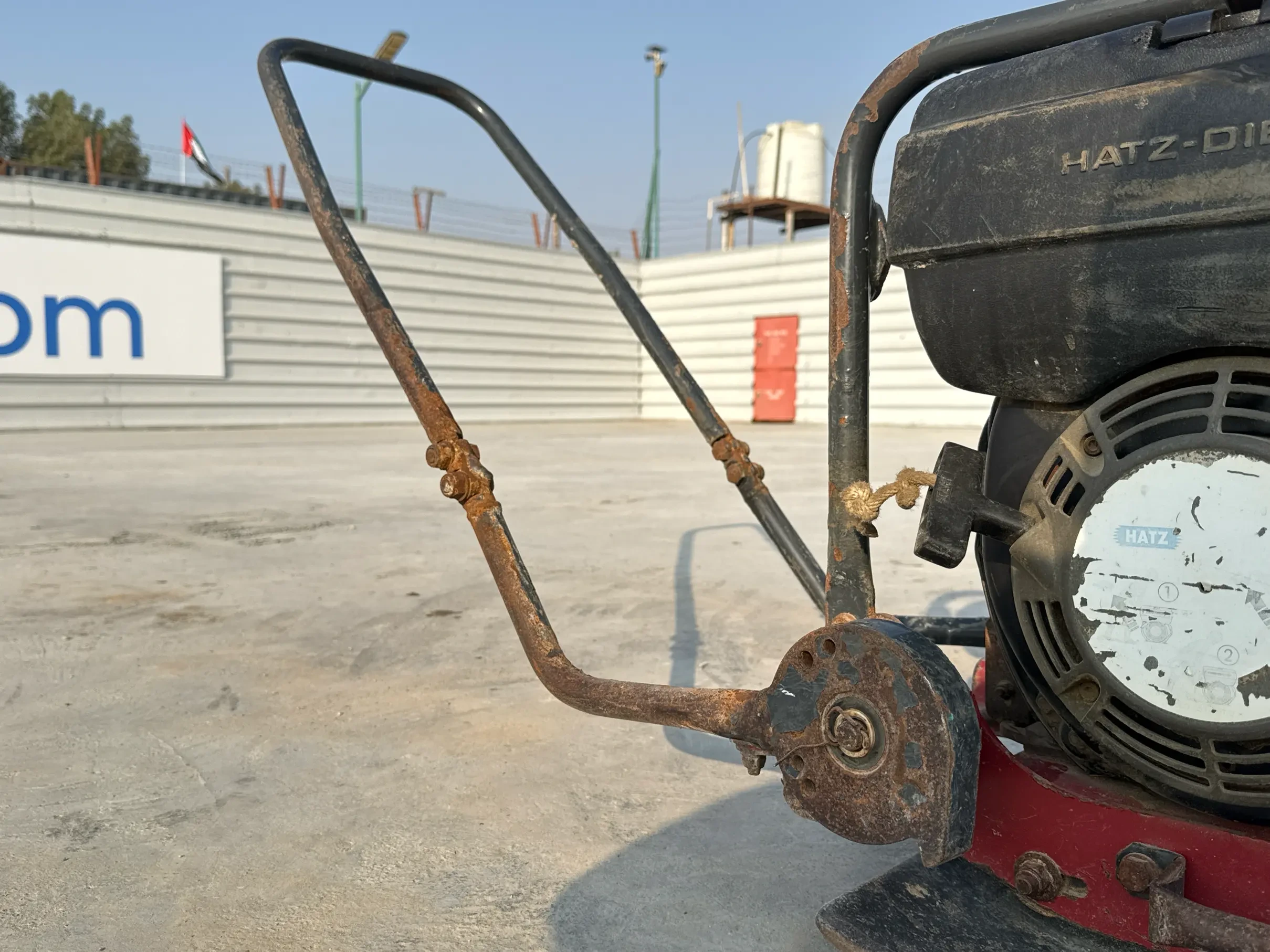 PLC-001-Dynapac-DFP10D-plate-compactor-inspection-structure-handle-2