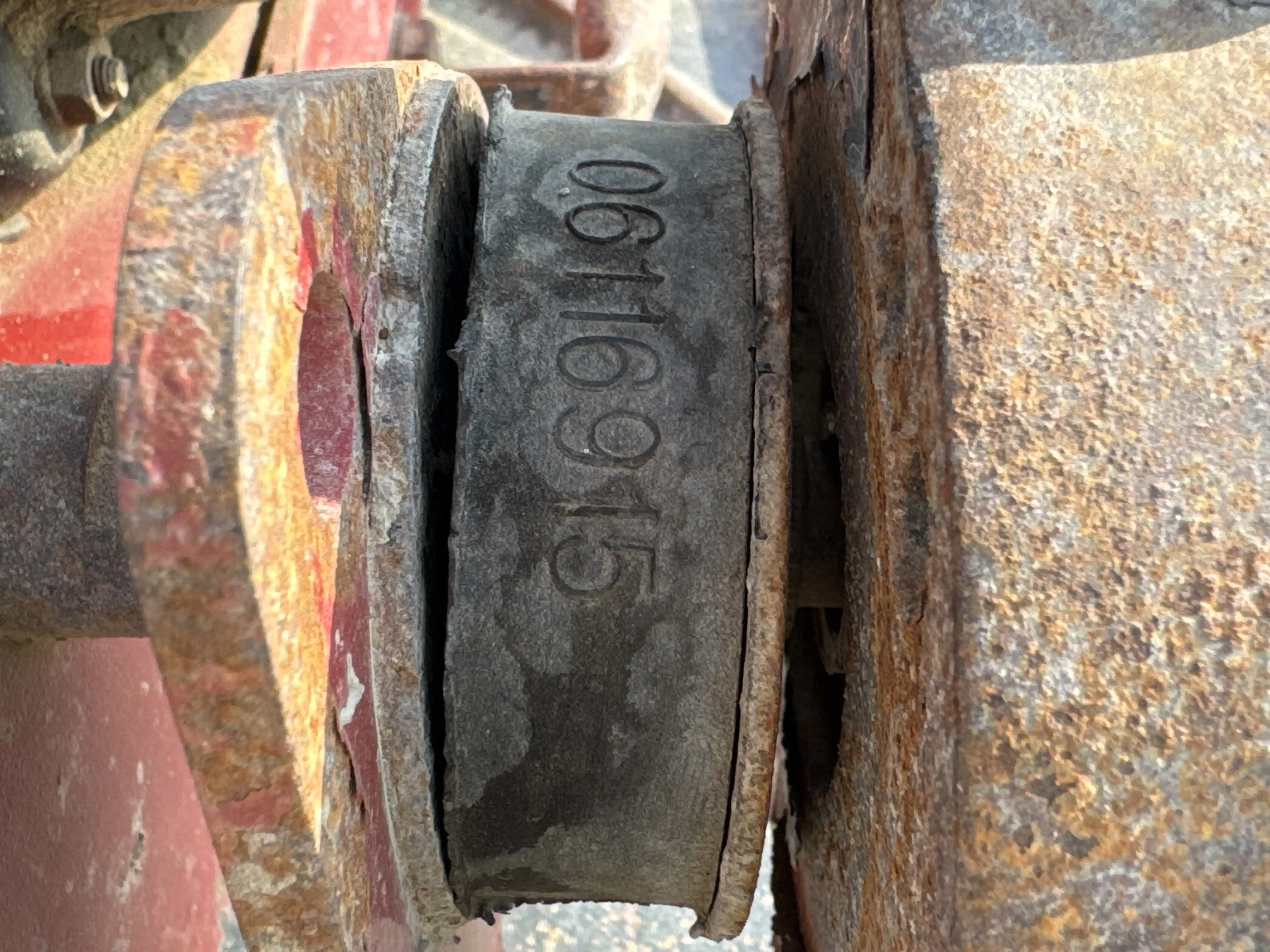 PLC-001-Dynapac-DFP10D-plate-compactor-inspection-structure-rubber-buffer-1