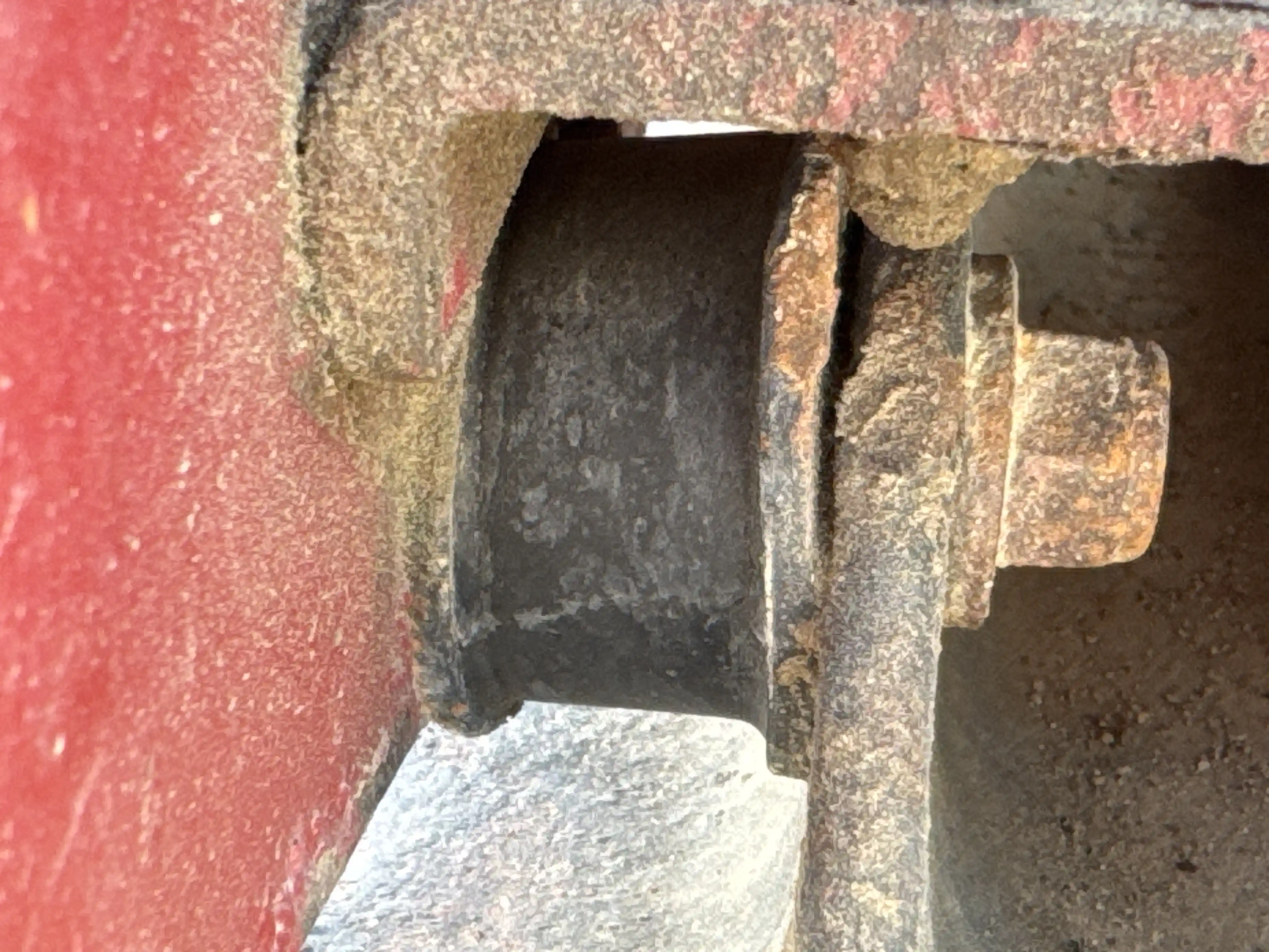 PLC-001-Dynapac-DFP10D-plate-compactor-inspection-structure-rubber-buffer-3