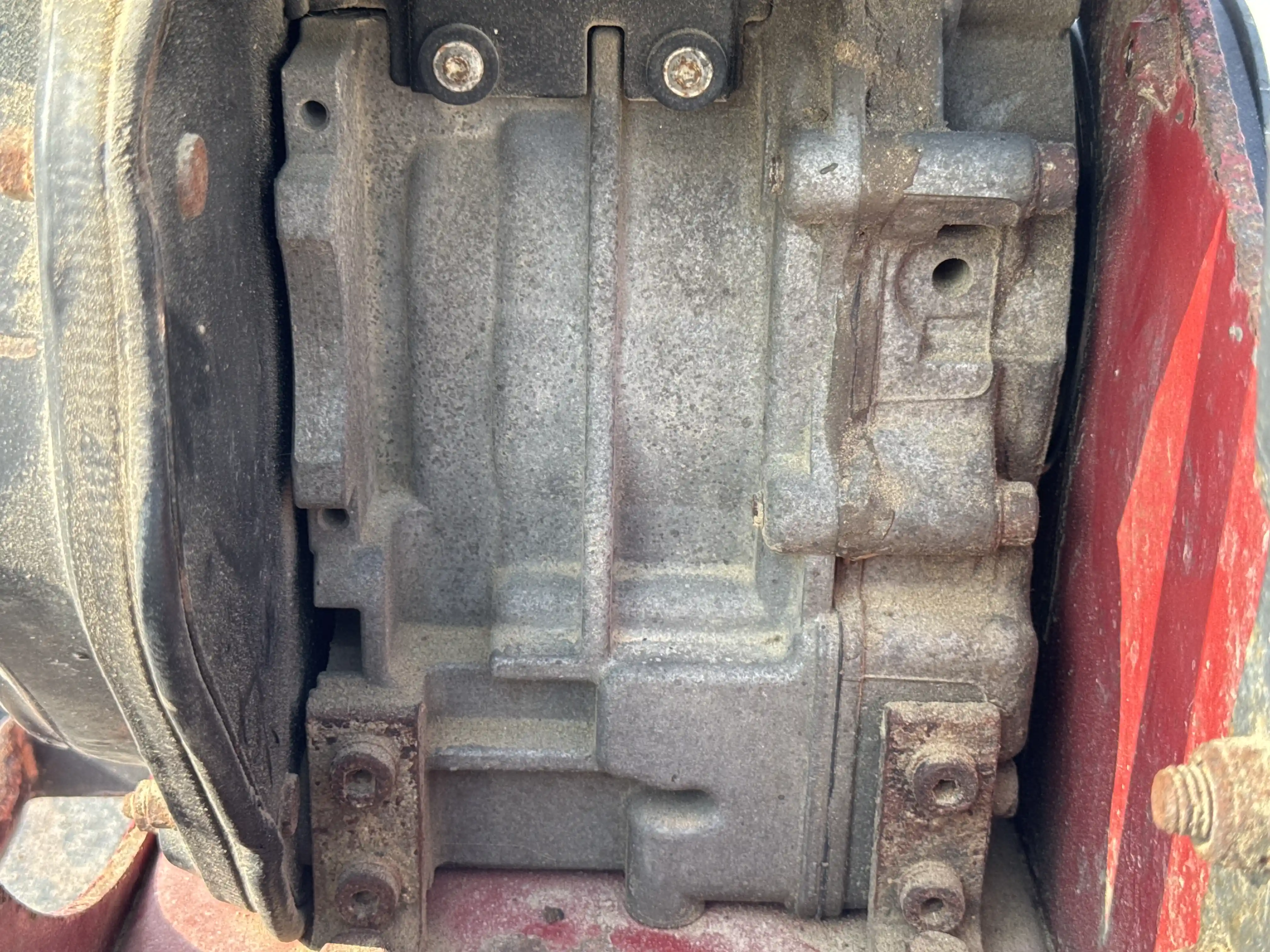 PLC-001-Dynapac-DFP10D-plate-compactor-inspection-engine-engine-oil-leaks-4