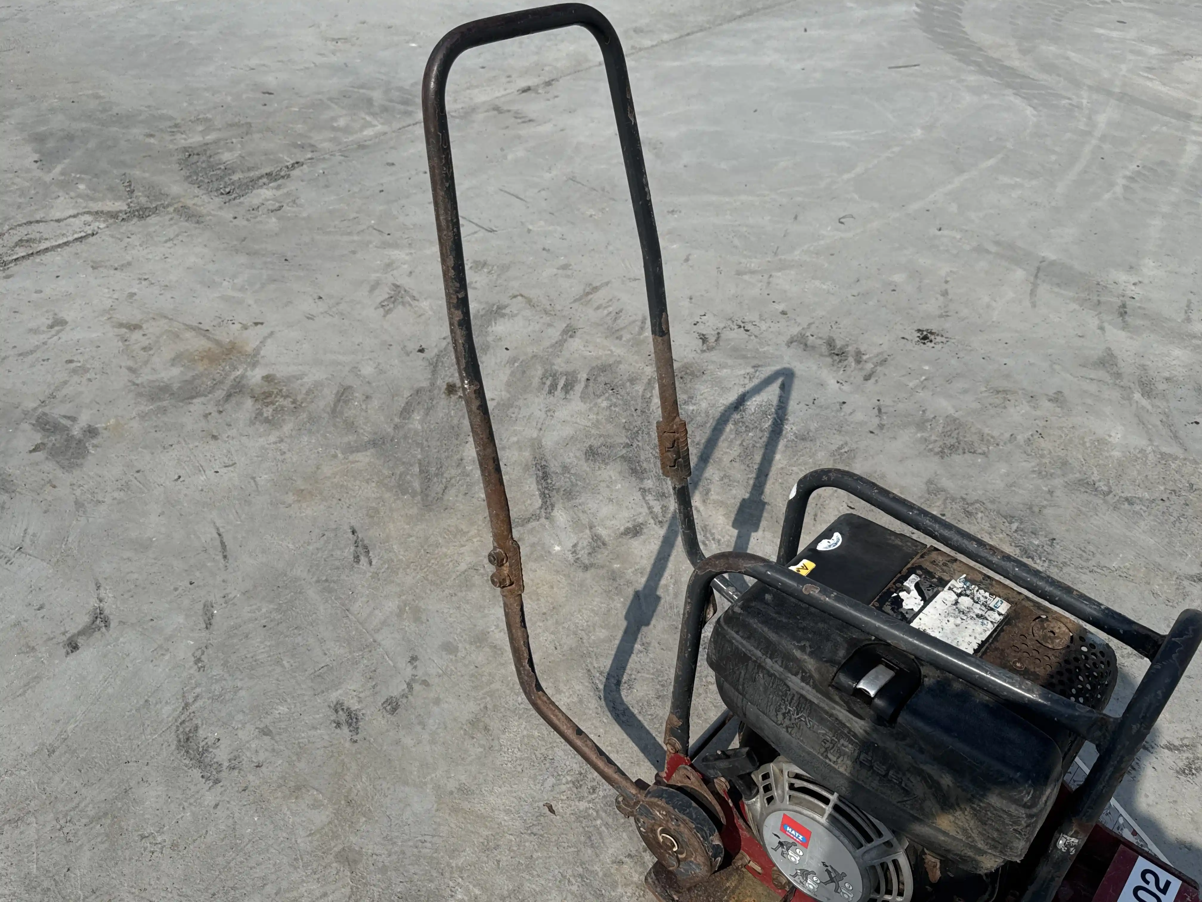 PLC-002-Dynapac-DFP10D-plate-compactor-inspection-structure-handle-4