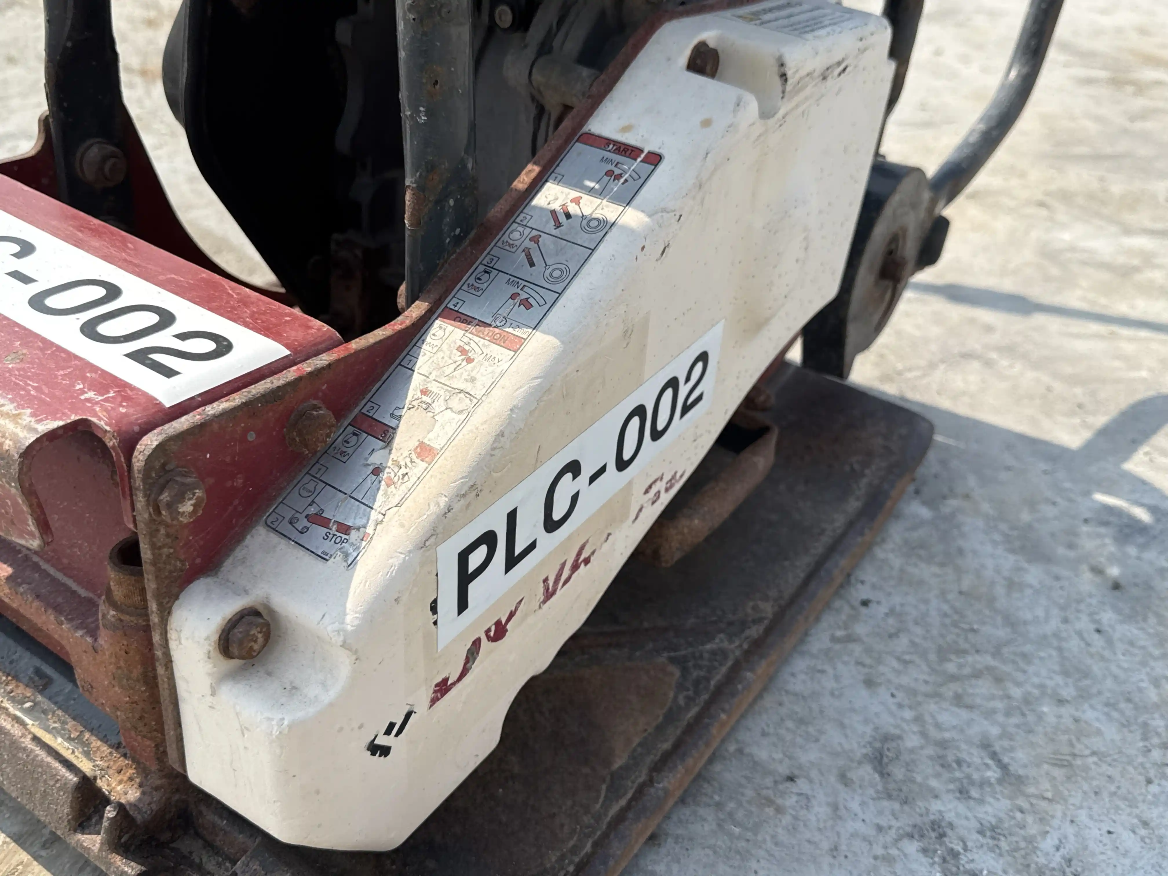 PLC-002-Dynapac-DFP10D-plate-compactor-inspection-structure-belt-cover-2