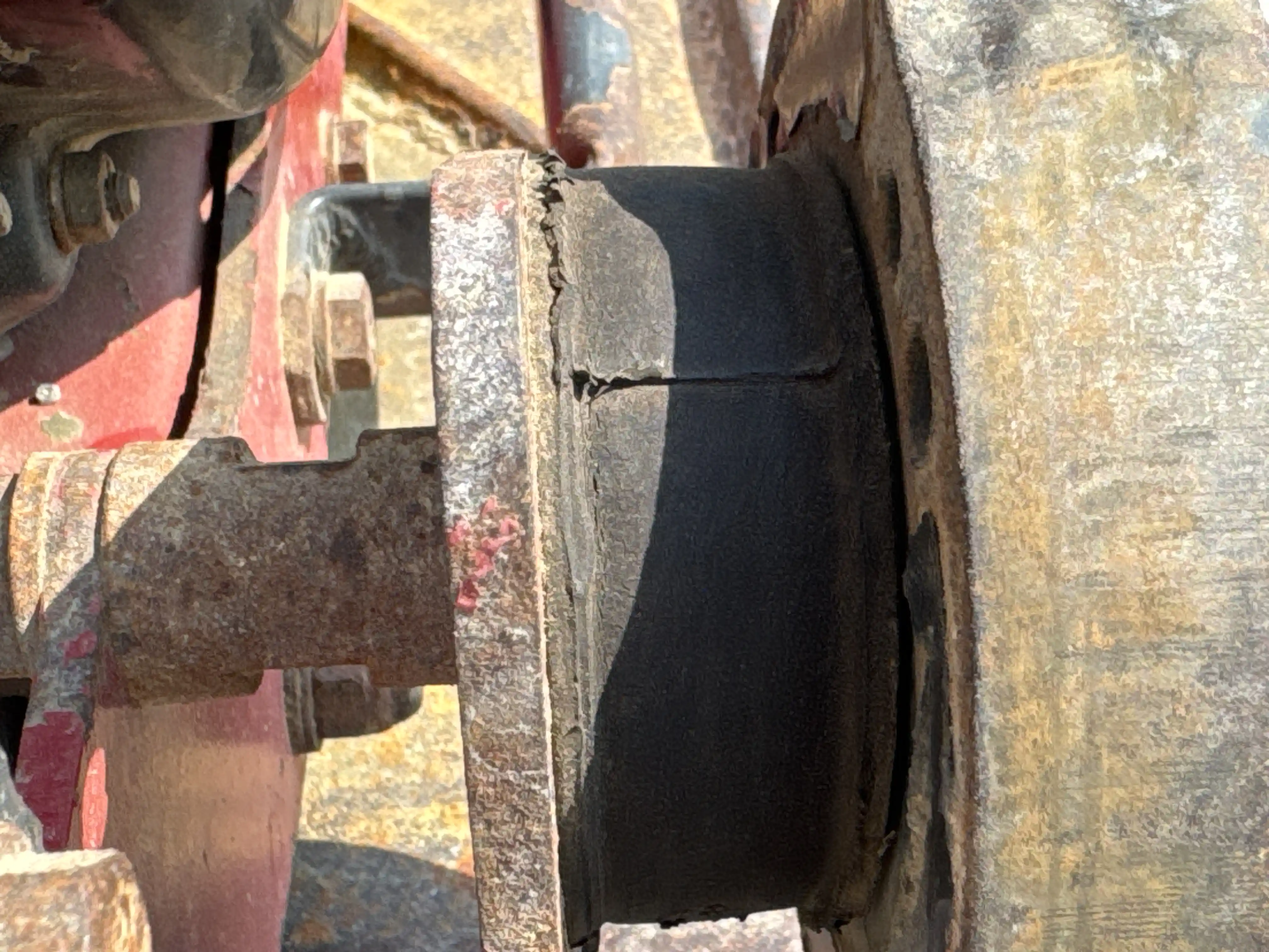 PLC-002-Dynapac-DFP10D-plate-compactor-inspection-structure-rubber-buffer-3