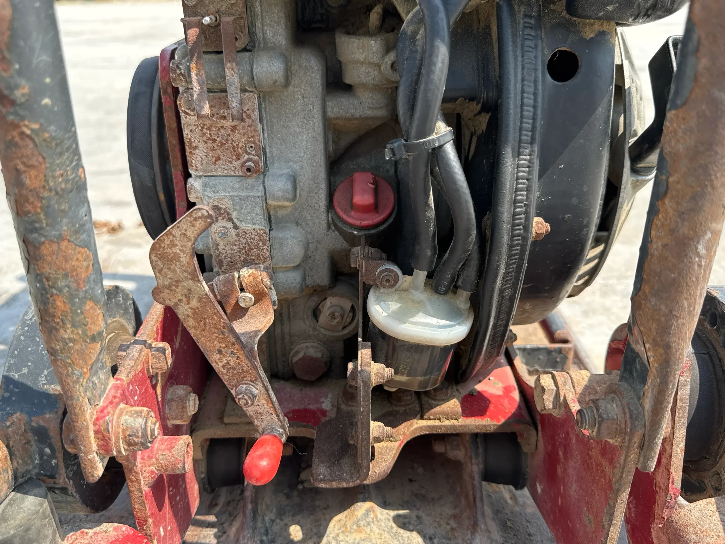 PLC-002-Dynapac-DFP10D-plate-compactor-inspection-engine-engine-oil-leaks-2