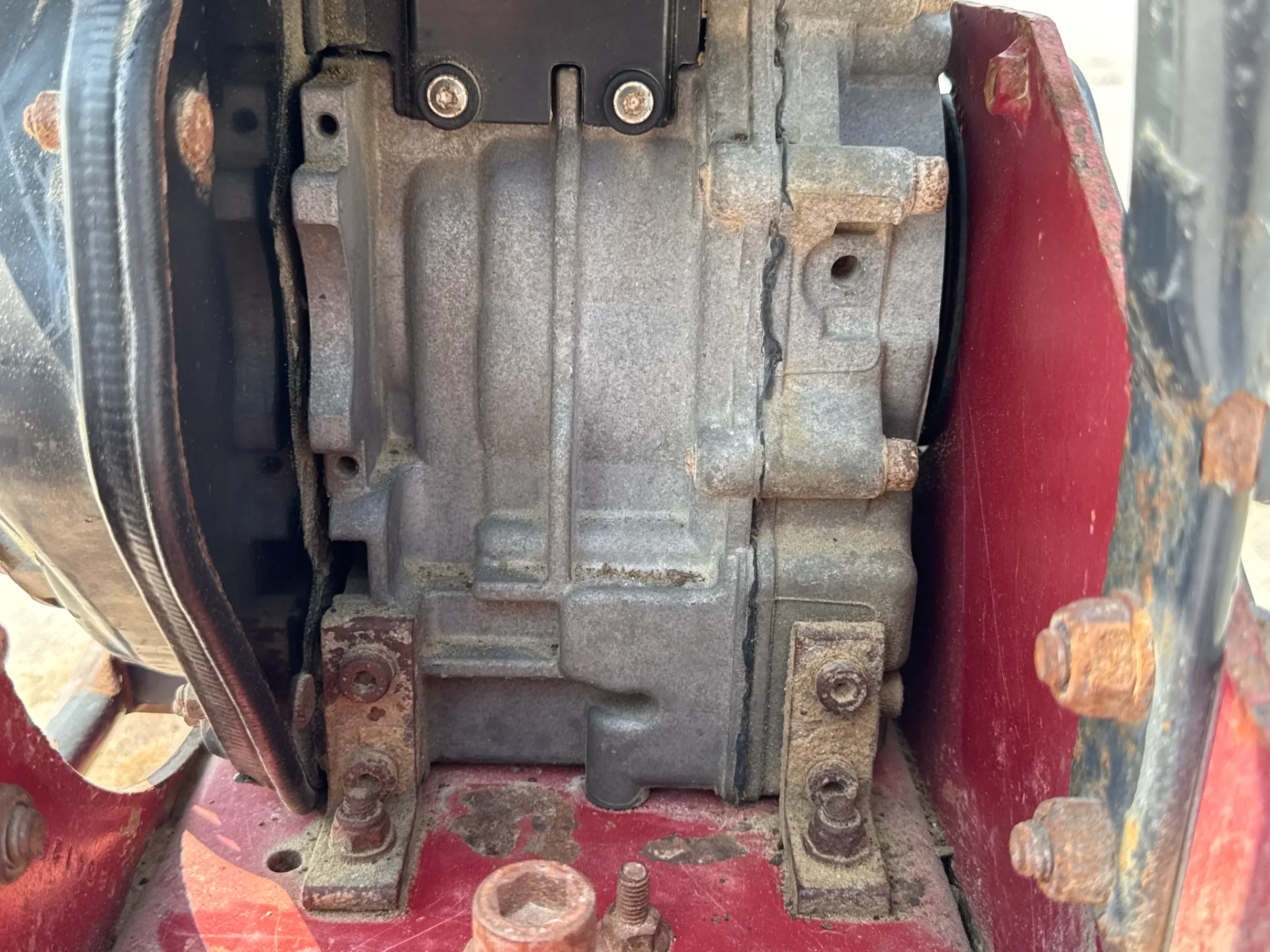 PLC-002-Dynapac-DFP10D-plate-compactor-inspection-engine-engine-oil-leaks-3