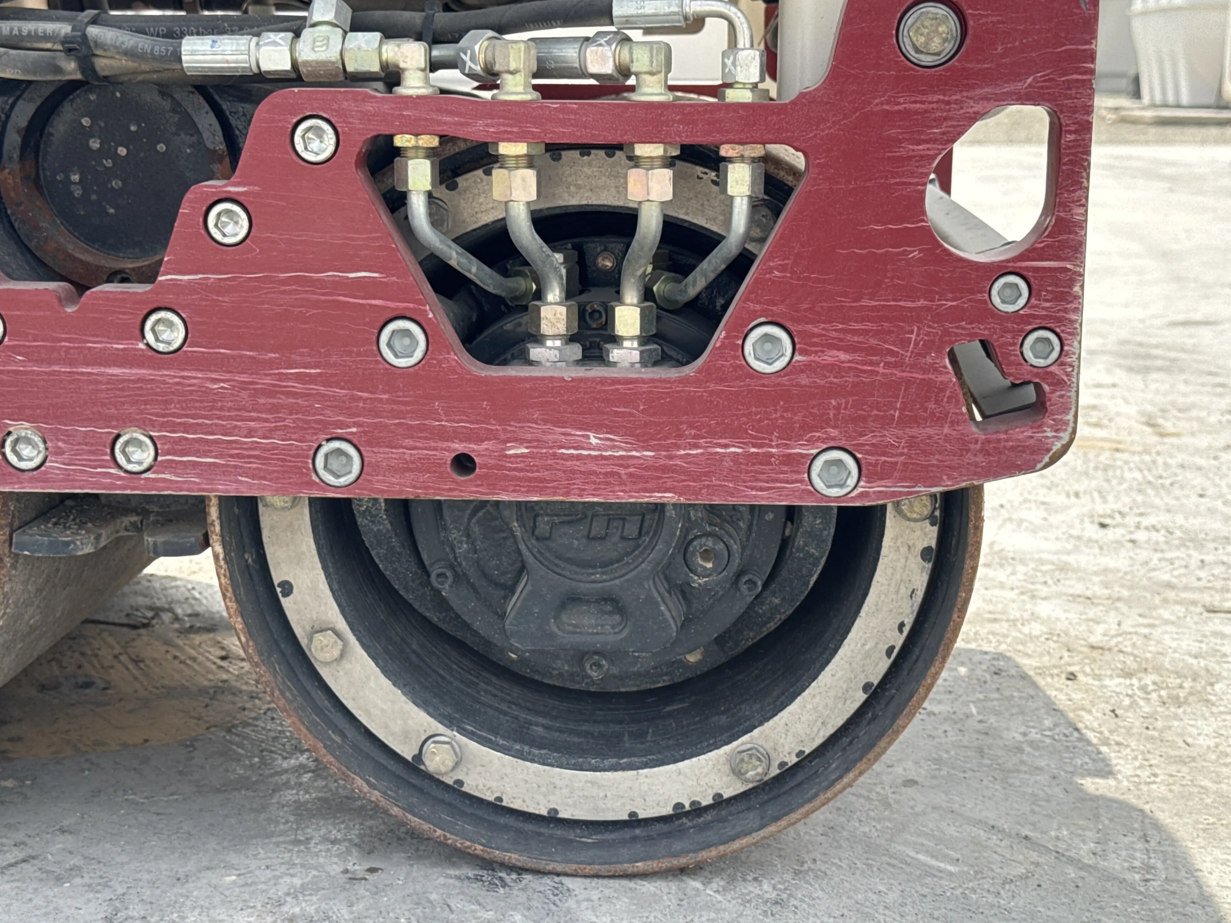 WBC-001-Dynapac-DTR75D-walk-behind-compactor-inspection-structure-front-drum-1