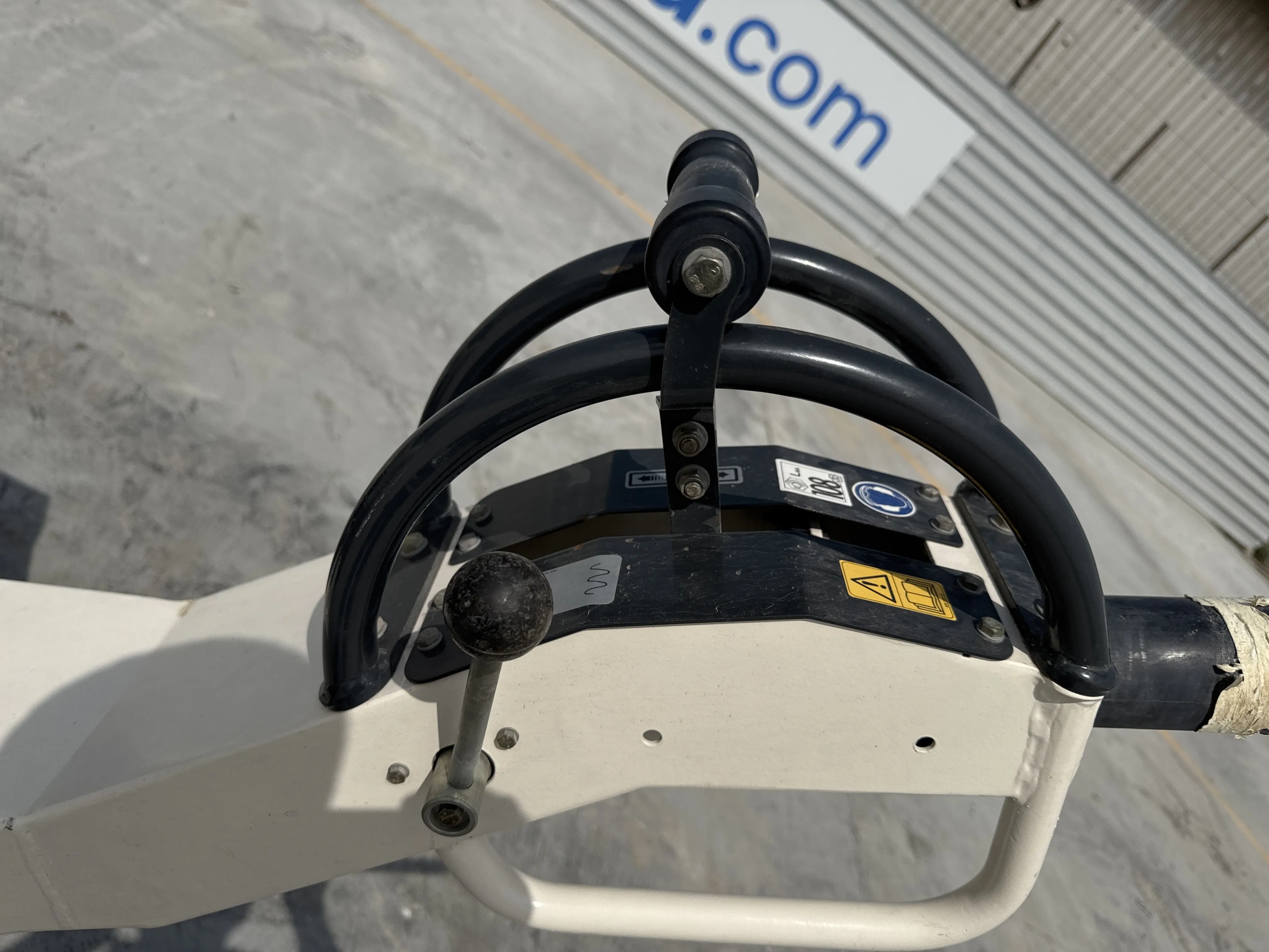 WBC-001-Dynapac-DTR75D-walk-behind-compactor-inspection-structure-steering-rod-handle-1
